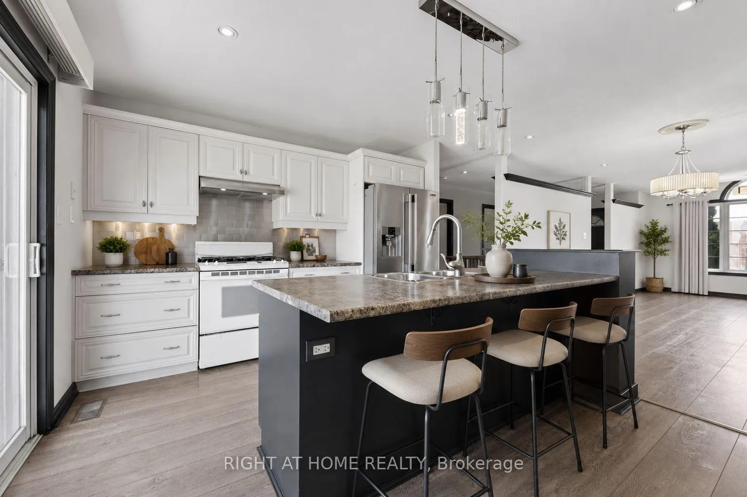 Photo 34 of 61 Seline Crescent, Barrie, Painswick South — HOMEH
