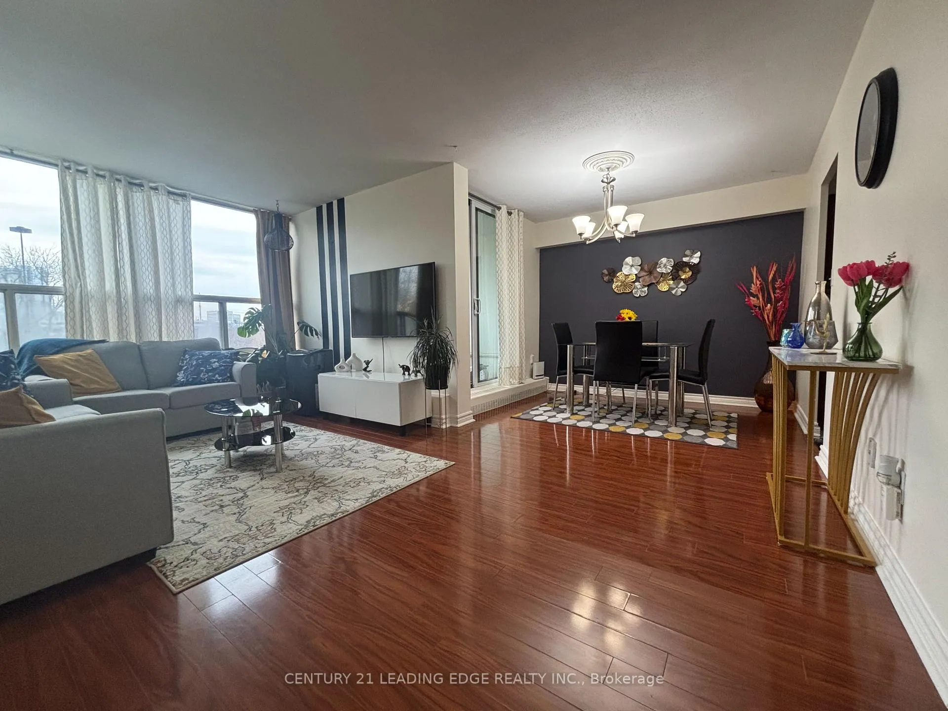 Photo 2 of Unit 304, 15 Vicora Linkway, Toronto, Flemingdon Park — HOMEH