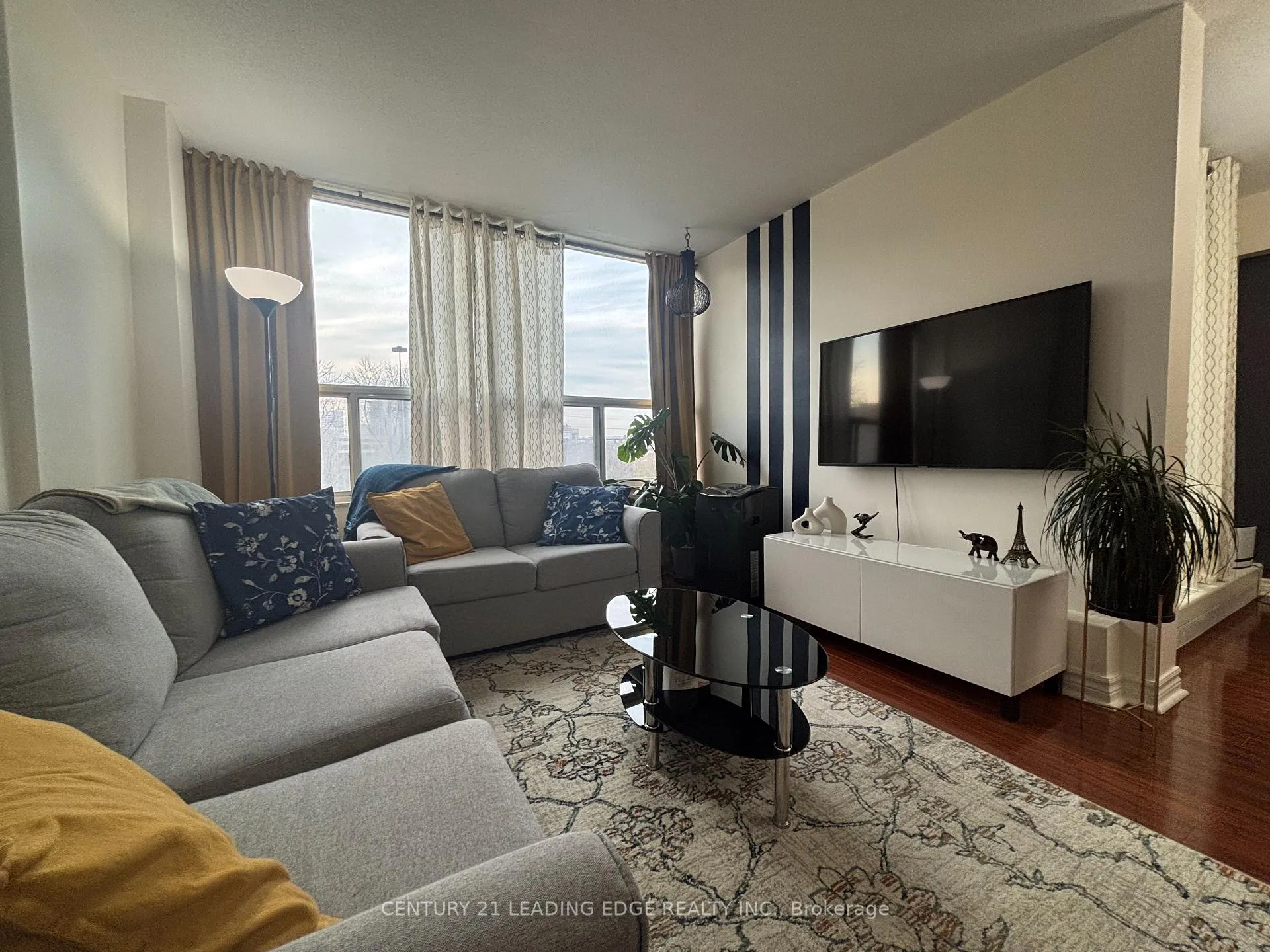 Photo 5 of Unit 304, 15 Vicora Linkway, Toronto, Flemingdon Park — HOMEH