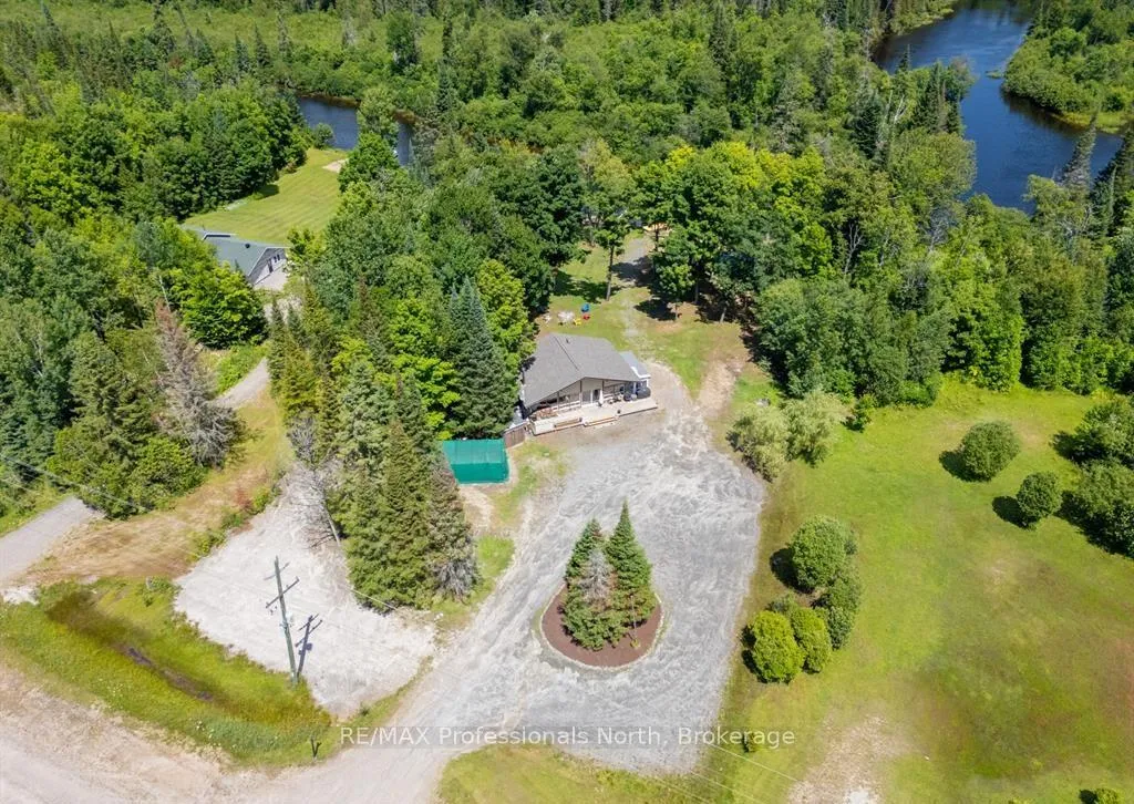 Photo 3 of 899 Katrine Road, Burk's Falls — HOMEH