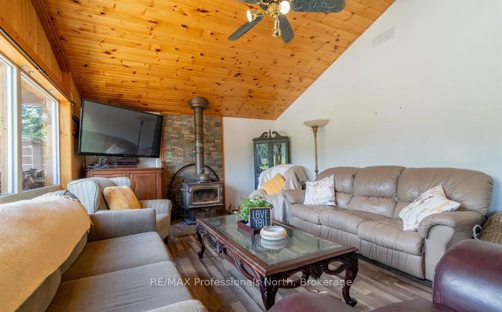 Photo 14 of 899 Katrine Road, Burk's Falls — HOMEH