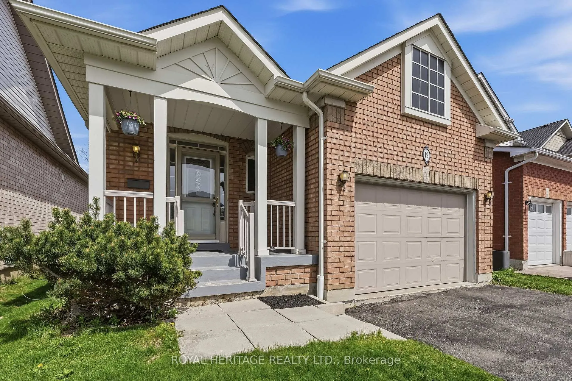 Photo 1 of 19 Fitzpatrick Court, Whitby, Brooklin — HOMEH