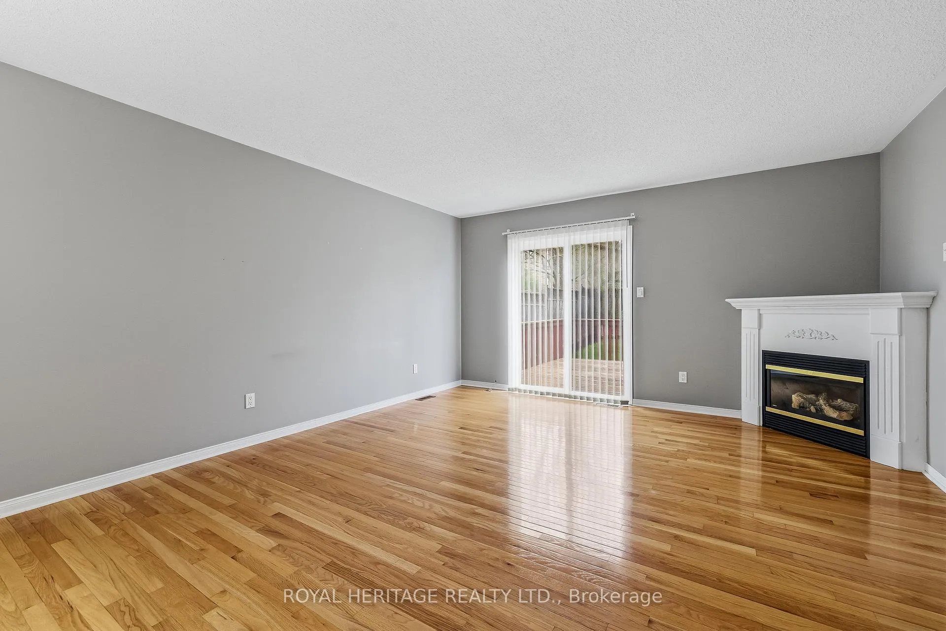Photo 12 of 19 Fitzpatrick Court, Whitby, Brooklin — HOMEH