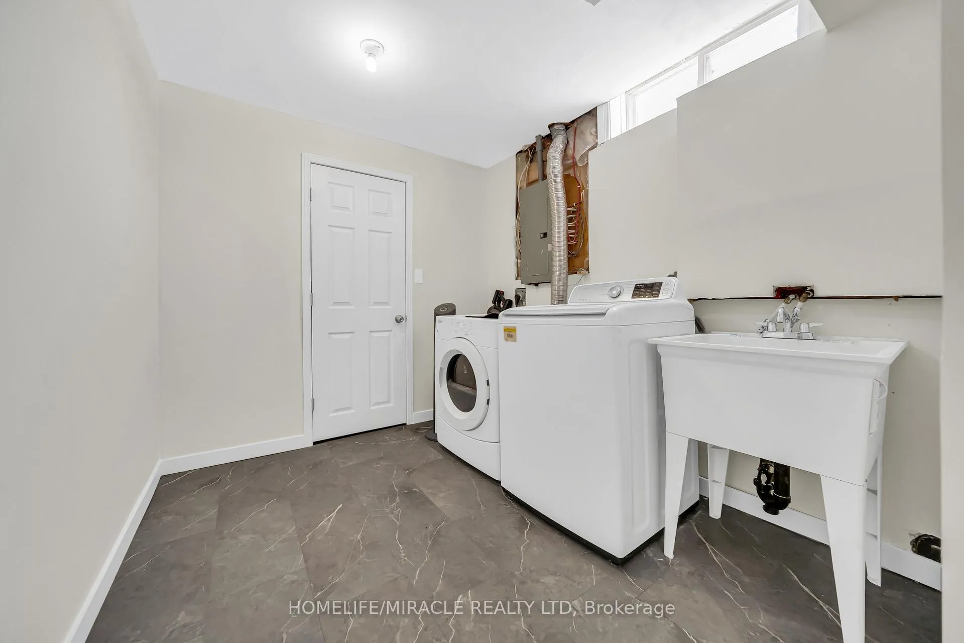 Photo 38 of 25 Breesegarden Lane, Guelph, Grange Road — HOMEH