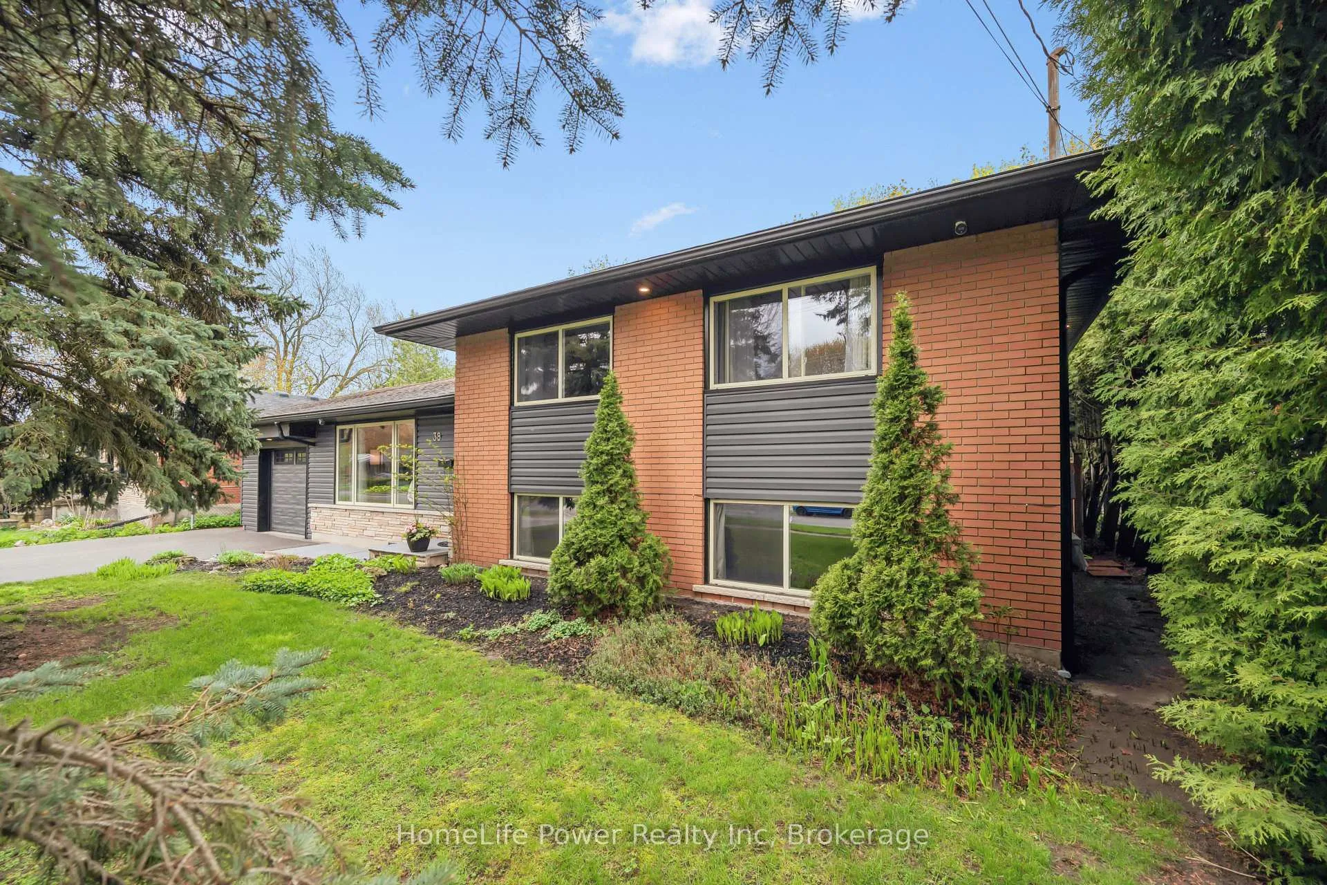 Photo 1 of 38 Balmoral Drive, Guelph, Riverside Park — HOMEH