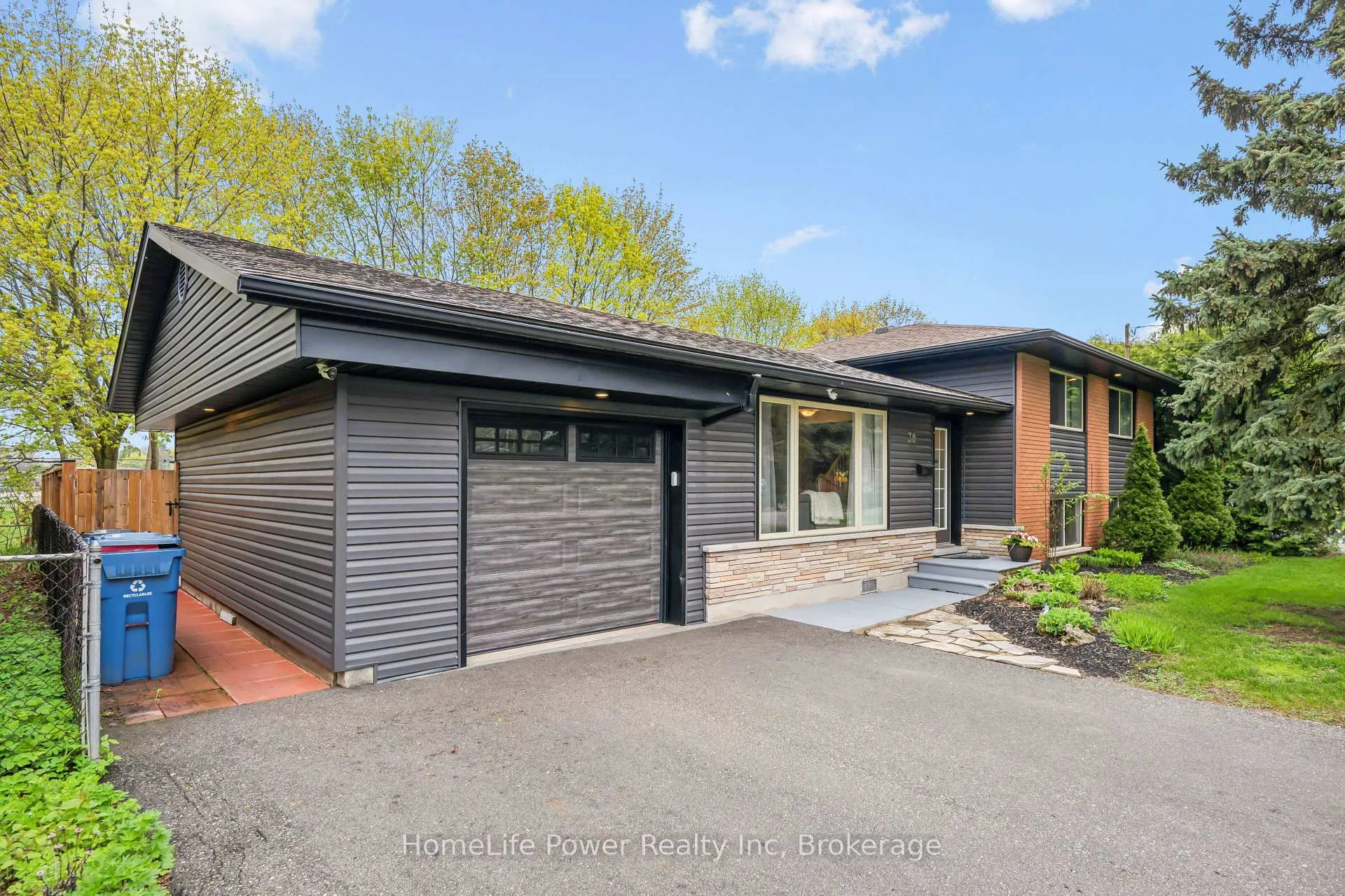 Photo 2 of 38 Balmoral Drive, Guelph, Riverside Park — HOMEH