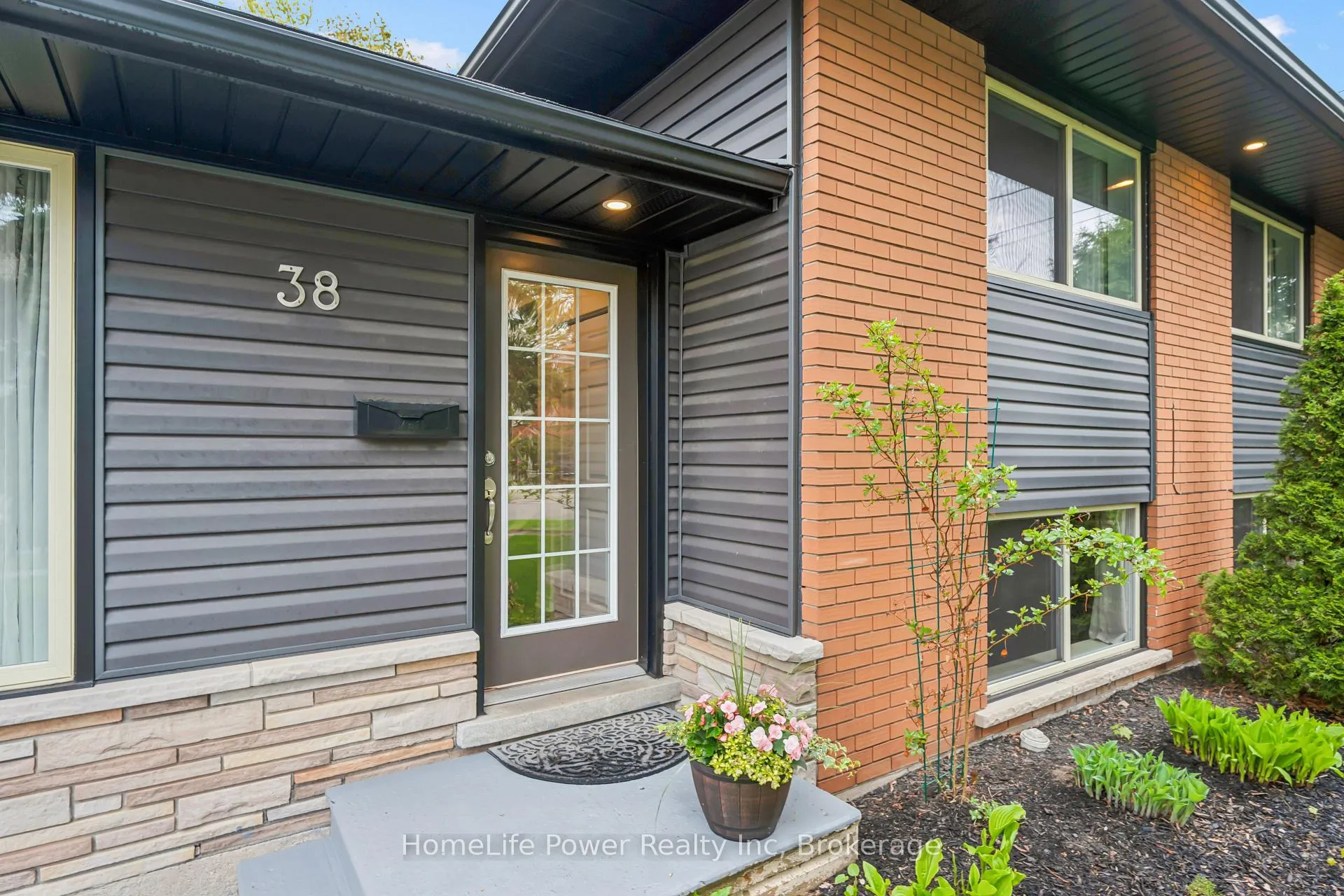 Photo 4 of 38 Balmoral Drive, Guelph, Riverside Park — HOMEH