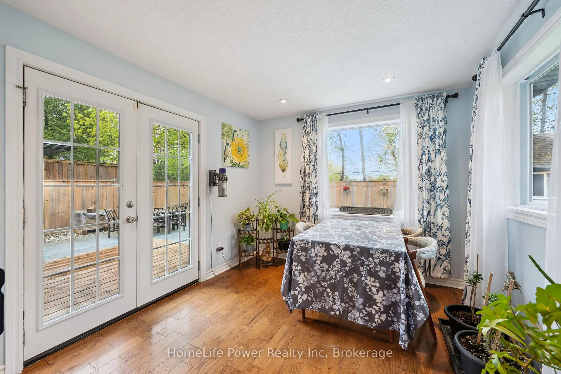 Photo 15 of 38 Balmoral Drive, Guelph, Riverside Park — HOMEH