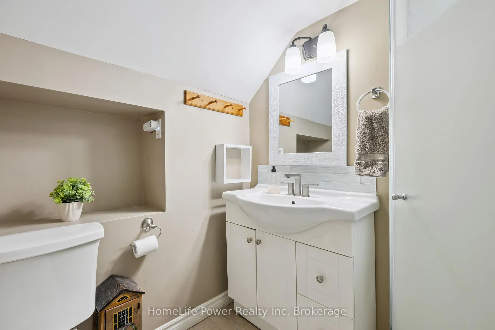 Photo 28 of 38 Balmoral Drive, Guelph, Riverside Park — HOMEH