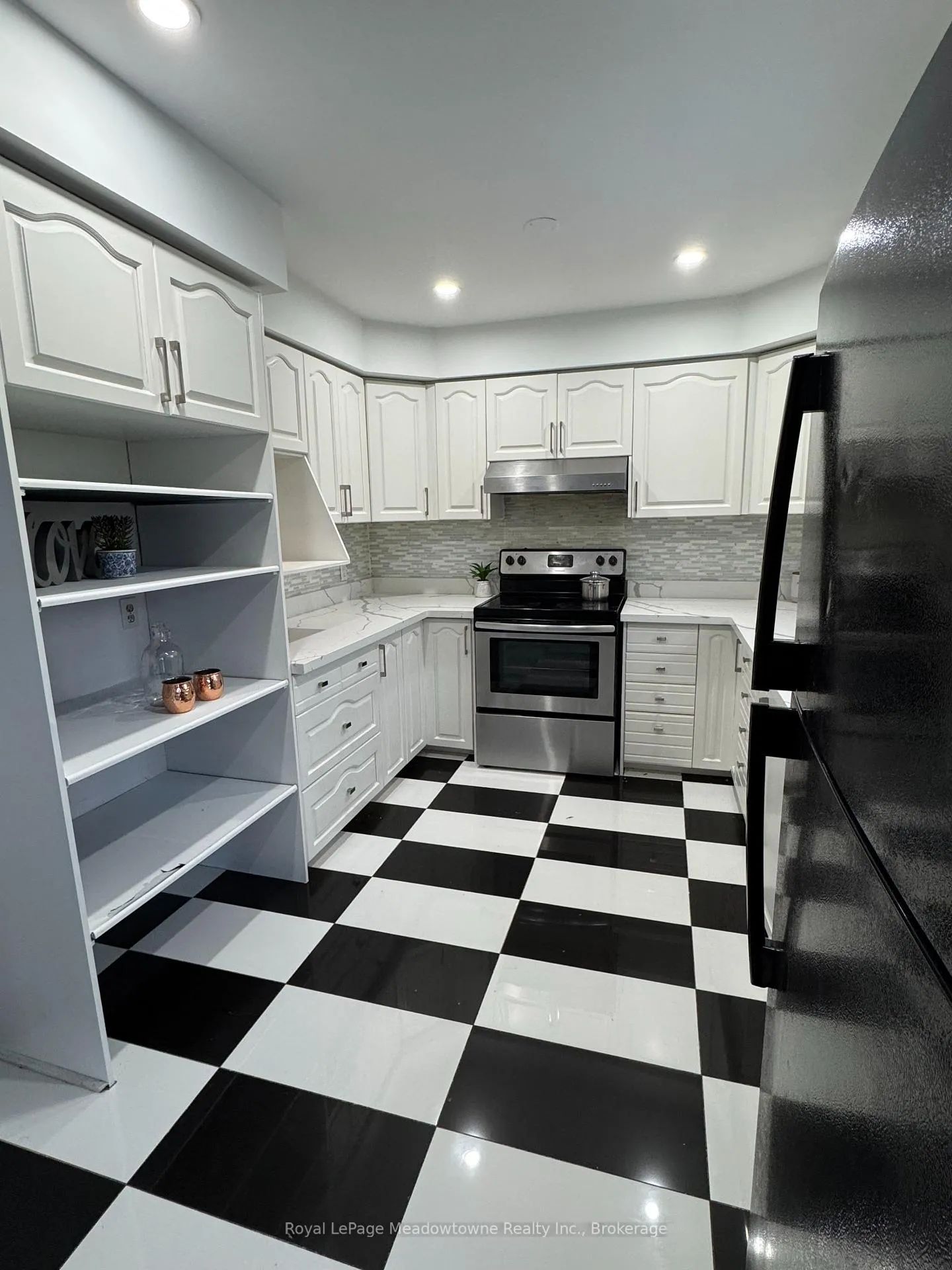 Photo 4 of 13 Thompson Drive, Norfolk, Port Dover — HOMEH