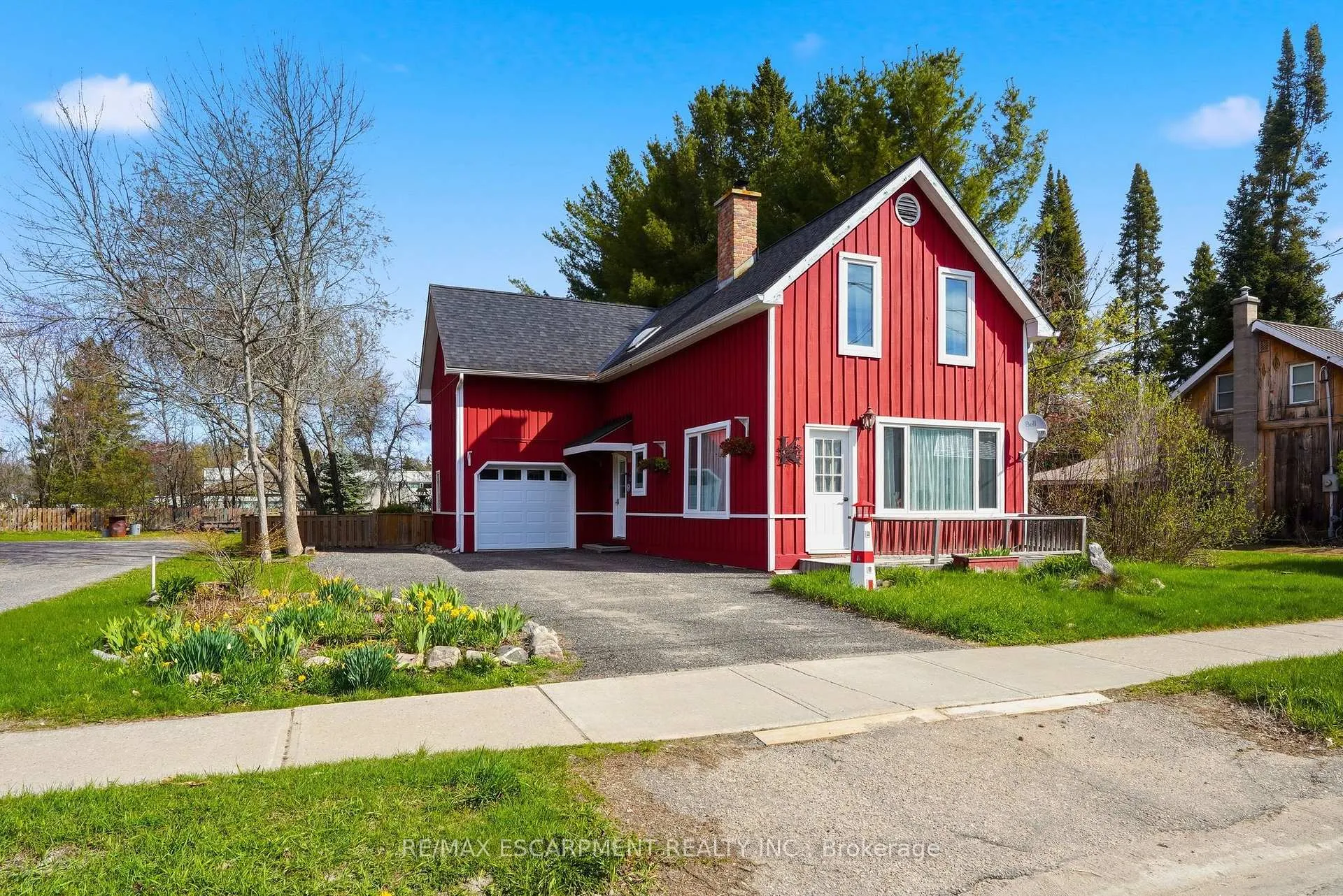 Photo 1 of 181 Dill Street, Bracebridge, Macaulay — HOMEH