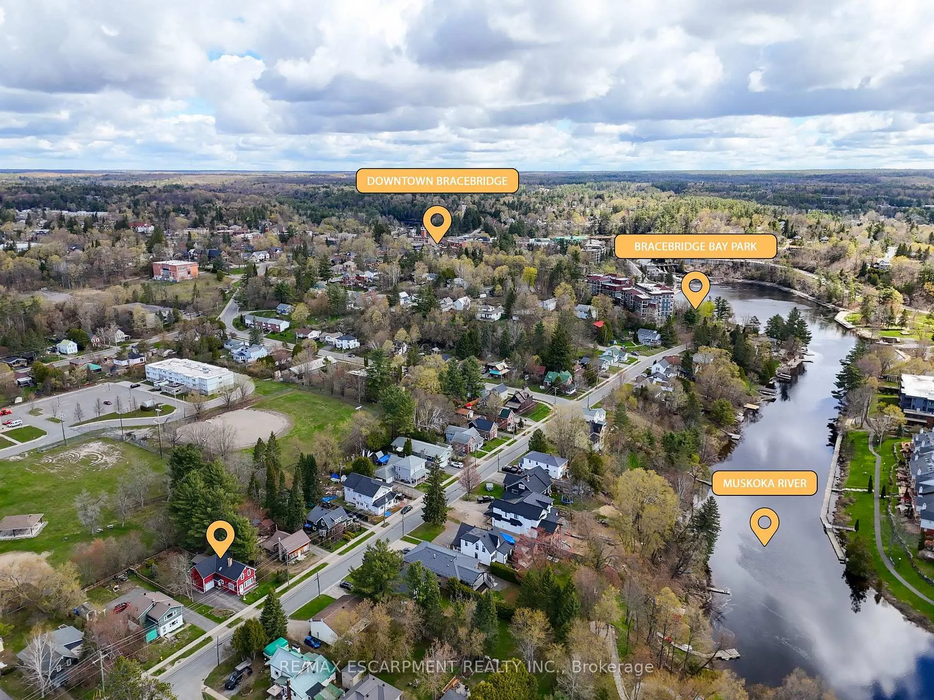 Photo 3 of 181 Dill Street, Bracebridge, Macaulay — HOMEH
