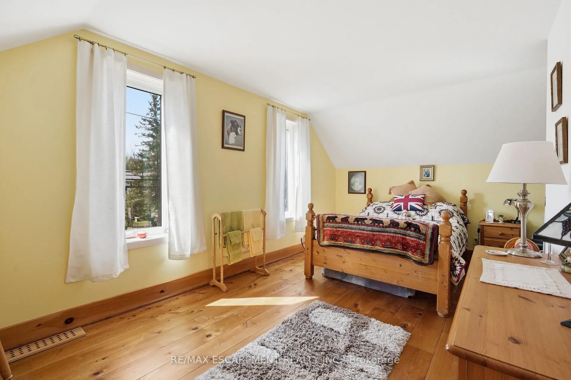 Photo 17 of 181 Dill Street, Bracebridge, Macaulay — HOMEH