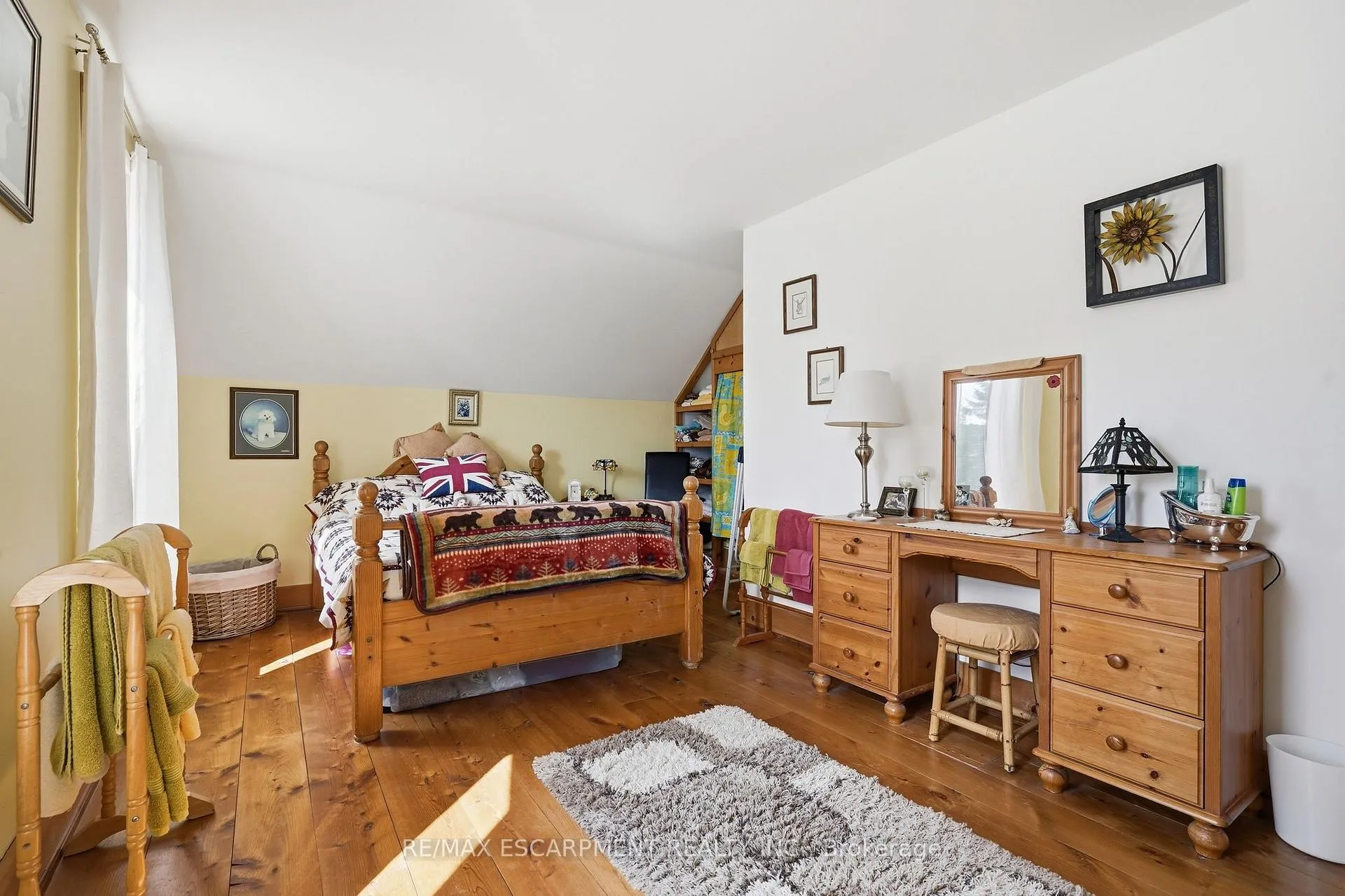 Photo 18 of 181 Dill Street, Bracebridge, Macaulay — HOMEH