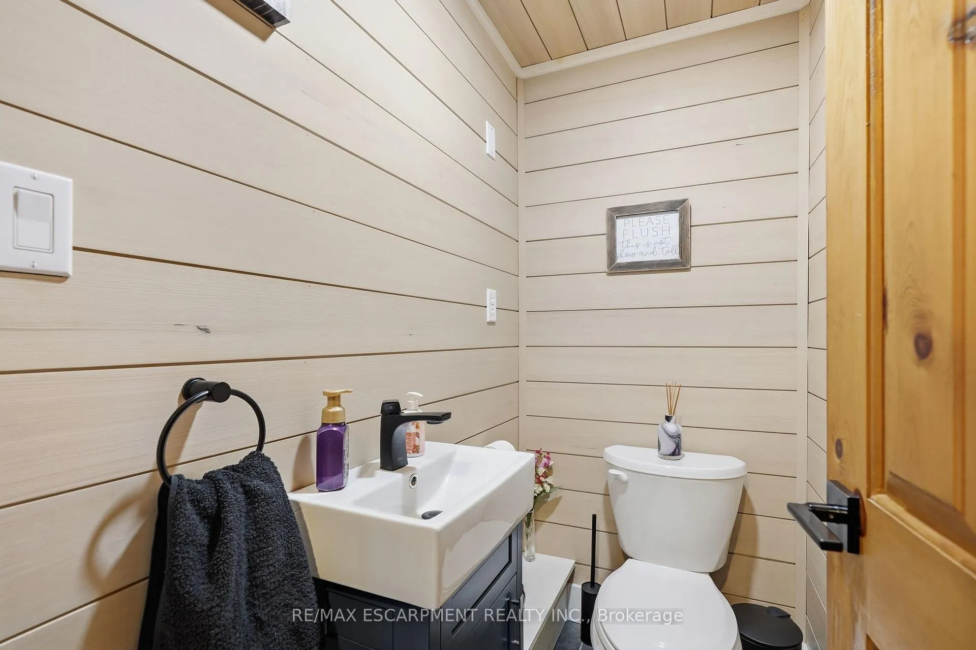 Photo 19 of 181 Dill Street, Bracebridge, Macaulay — HOMEH