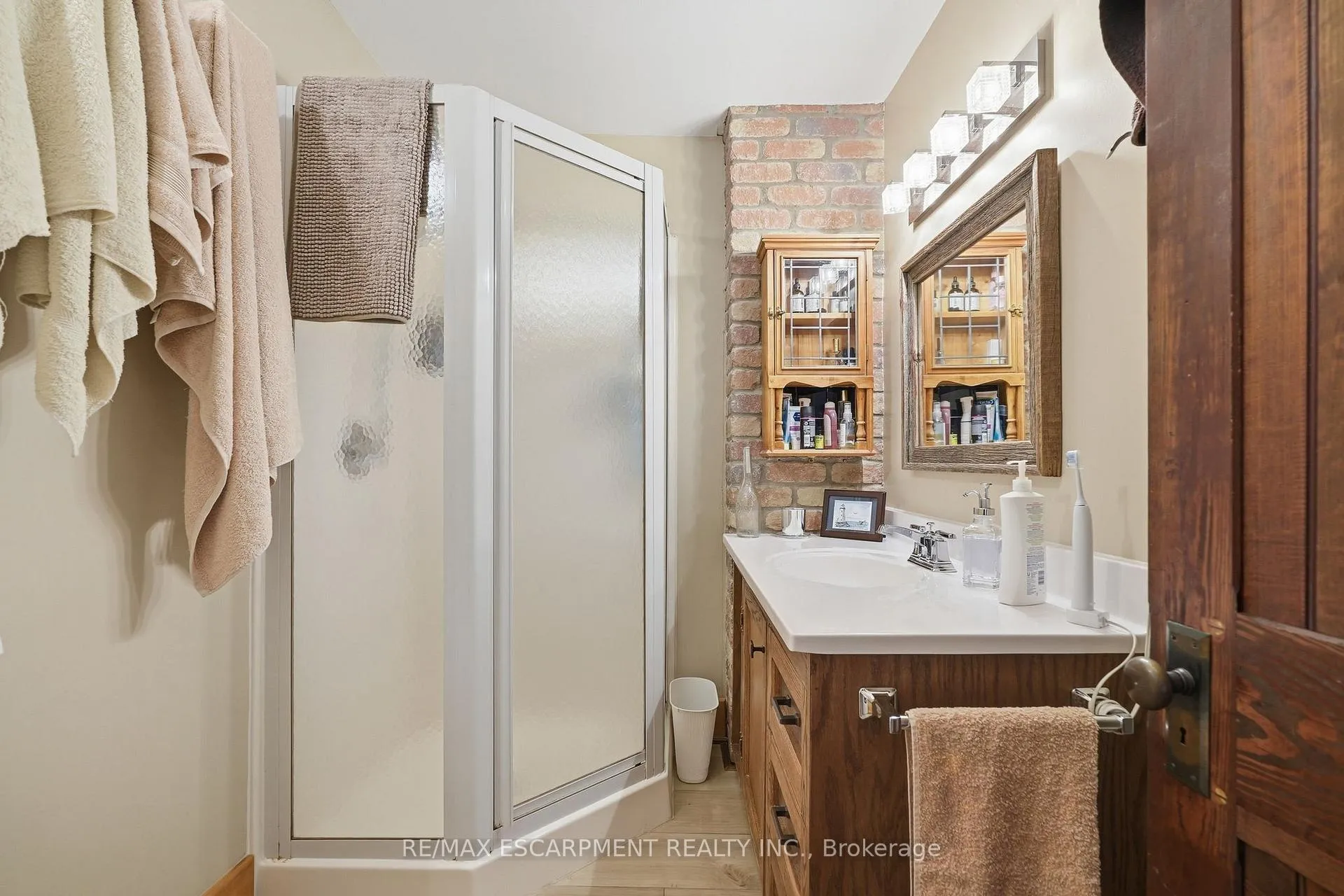 Photo 20 of 181 Dill Street, Bracebridge, Macaulay — HOMEH