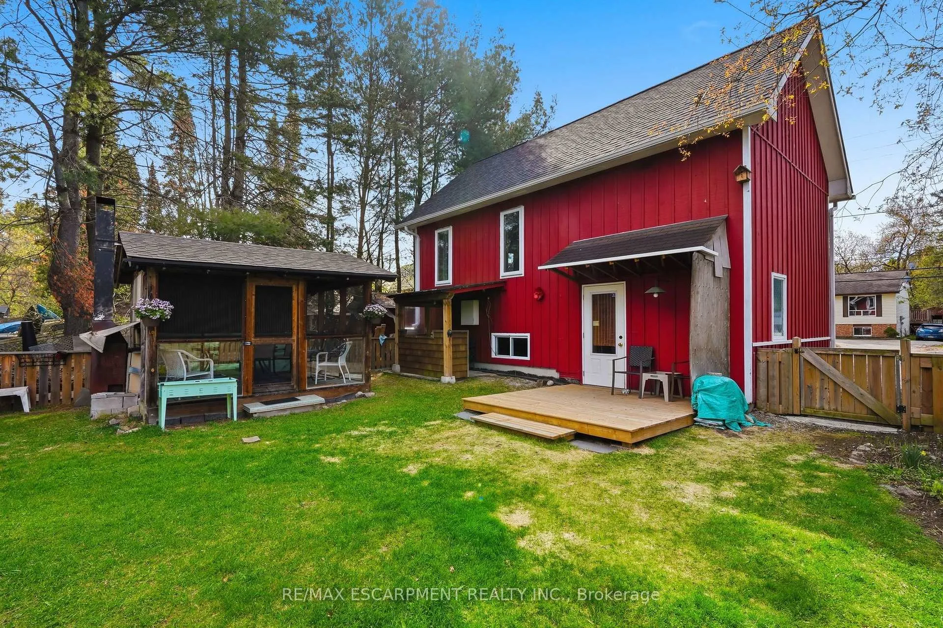 Photo 25 of 181 Dill Street, Bracebridge, Macaulay — HOMEH