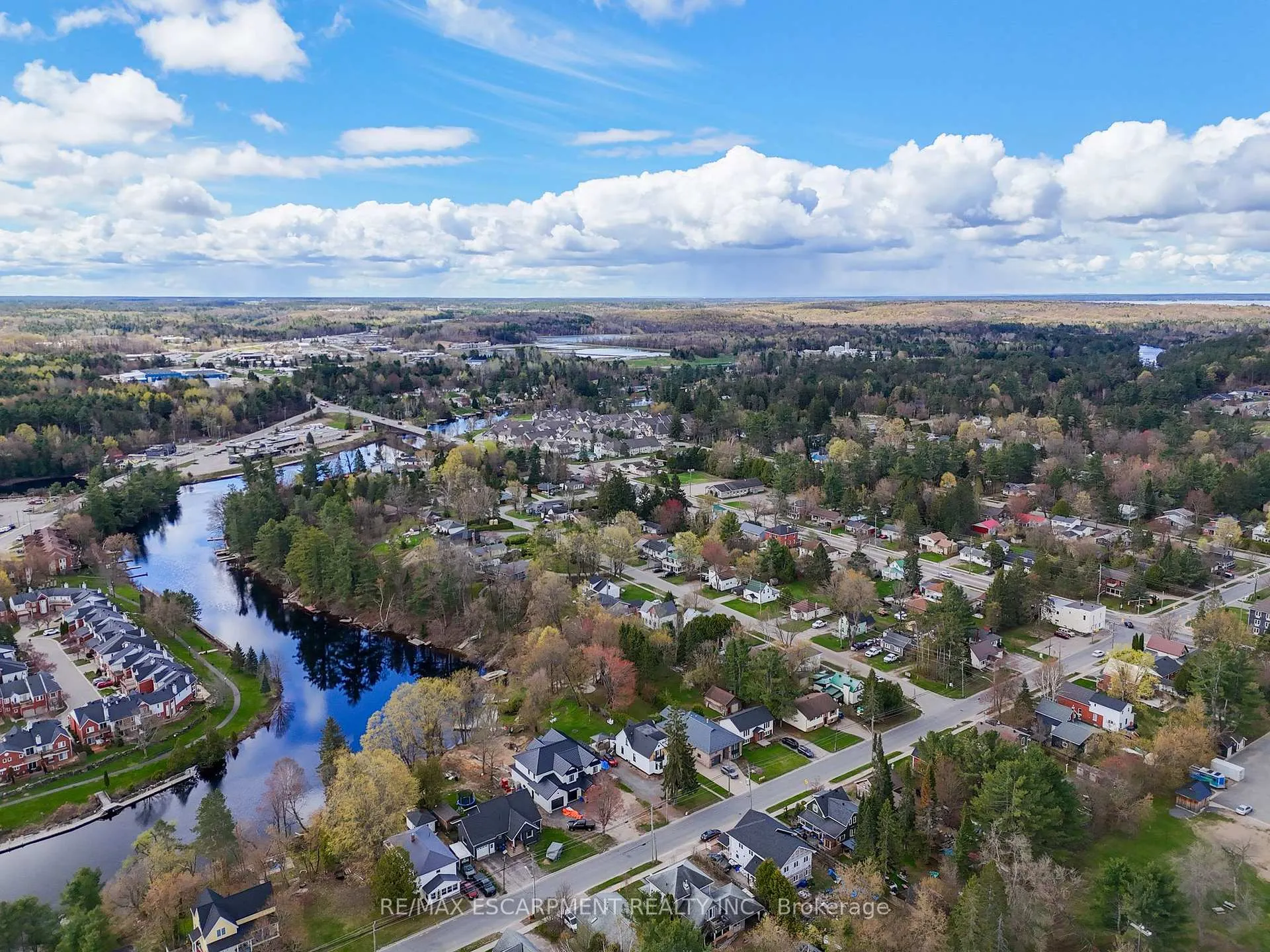 Photo 33 of 181 Dill Street, Bracebridge, Macaulay — HOMEH