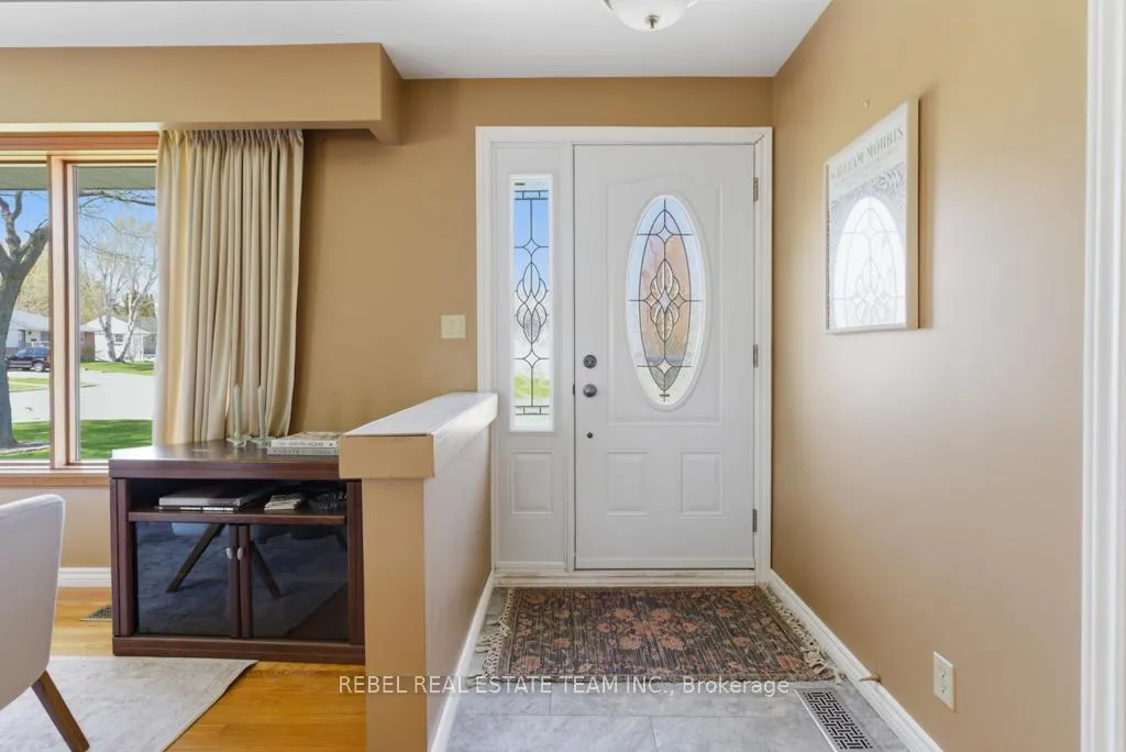 Photo 4 of 331 Walmer Road, Oshawa, McLaughlin — HOMEH