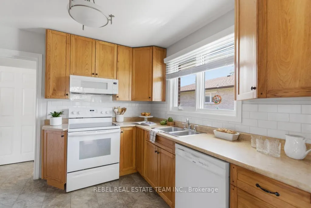 Photo 11 of 331 Walmer Road, Oshawa, McLaughlin — HOMEH