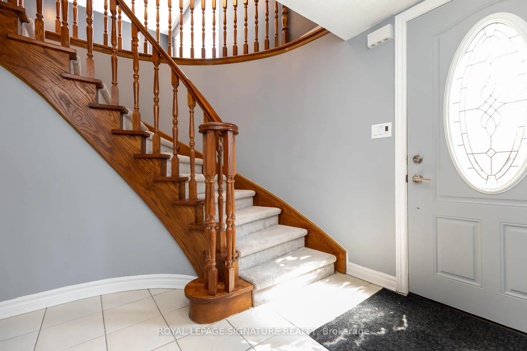 Photo 2 of 34 Kingswood Drive E, Clarington, Courtice — HOMEH