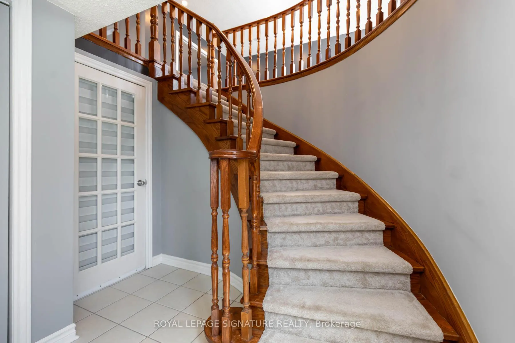 Photo 3 of 34 Kingswood Drive E, Clarington, Courtice — HOMEH