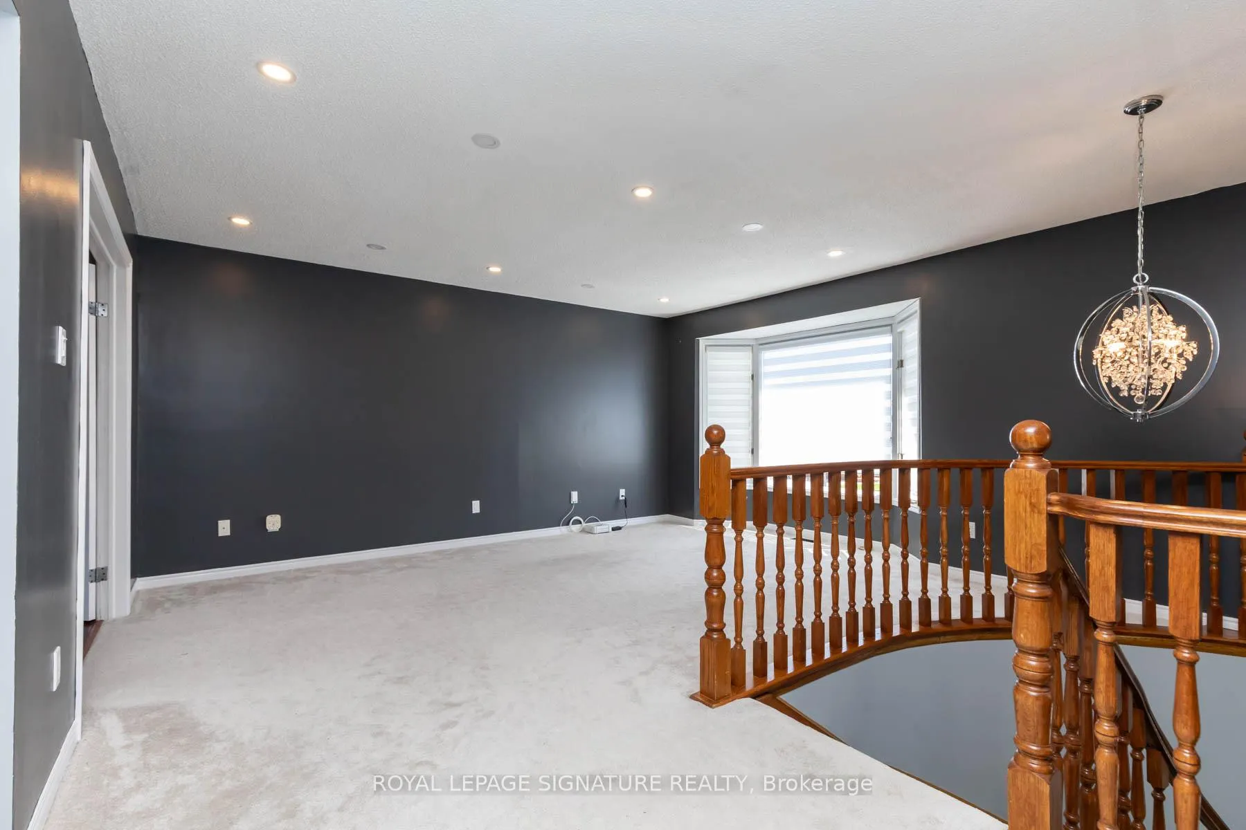 Photo 4 of 34 Kingswood Drive E, Clarington, Courtice — HOMEH