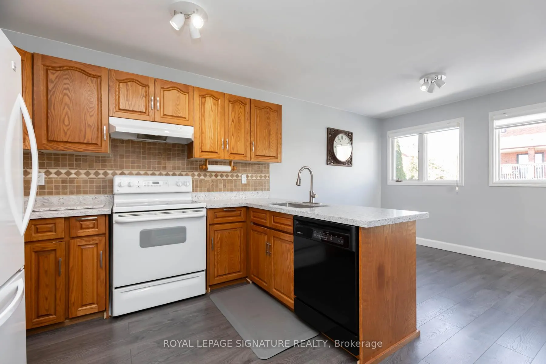 Photo 12 of 34 Kingswood Drive E, Clarington, Courtice — HOMEH