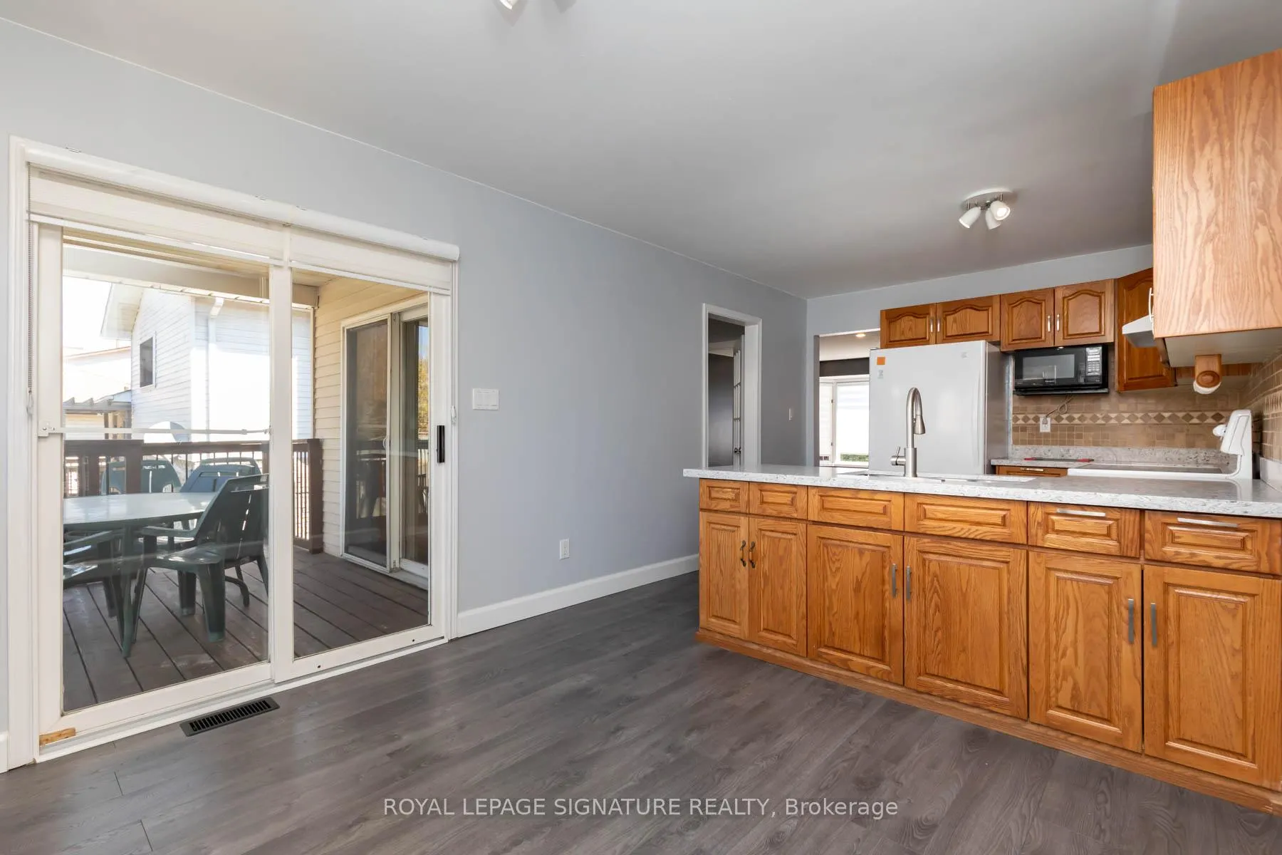 Photo 13 of 34 Kingswood Drive E, Clarington, Courtice — HOMEH