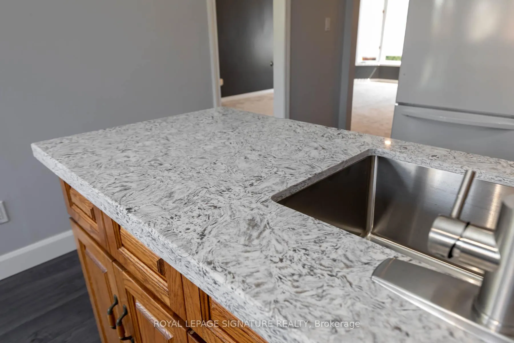 Photo 18 of 34 Kingswood Drive E, Clarington, Courtice — HOMEH