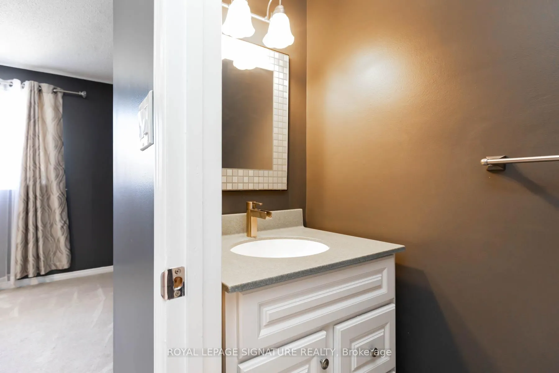 Photo 19 of 34 Kingswood Drive E, Clarington, Courtice — HOMEH
