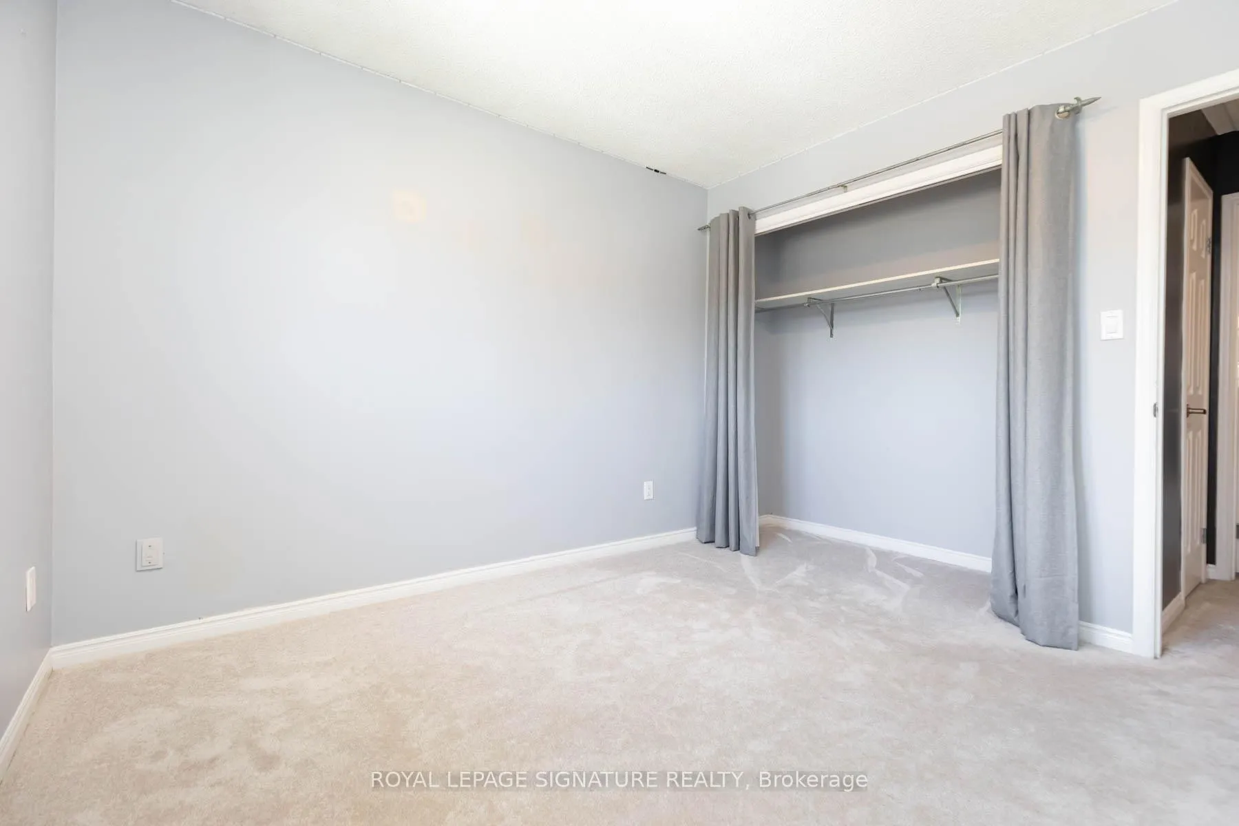 Photo 23 of 34 Kingswood Drive E, Clarington, Courtice — HOMEH