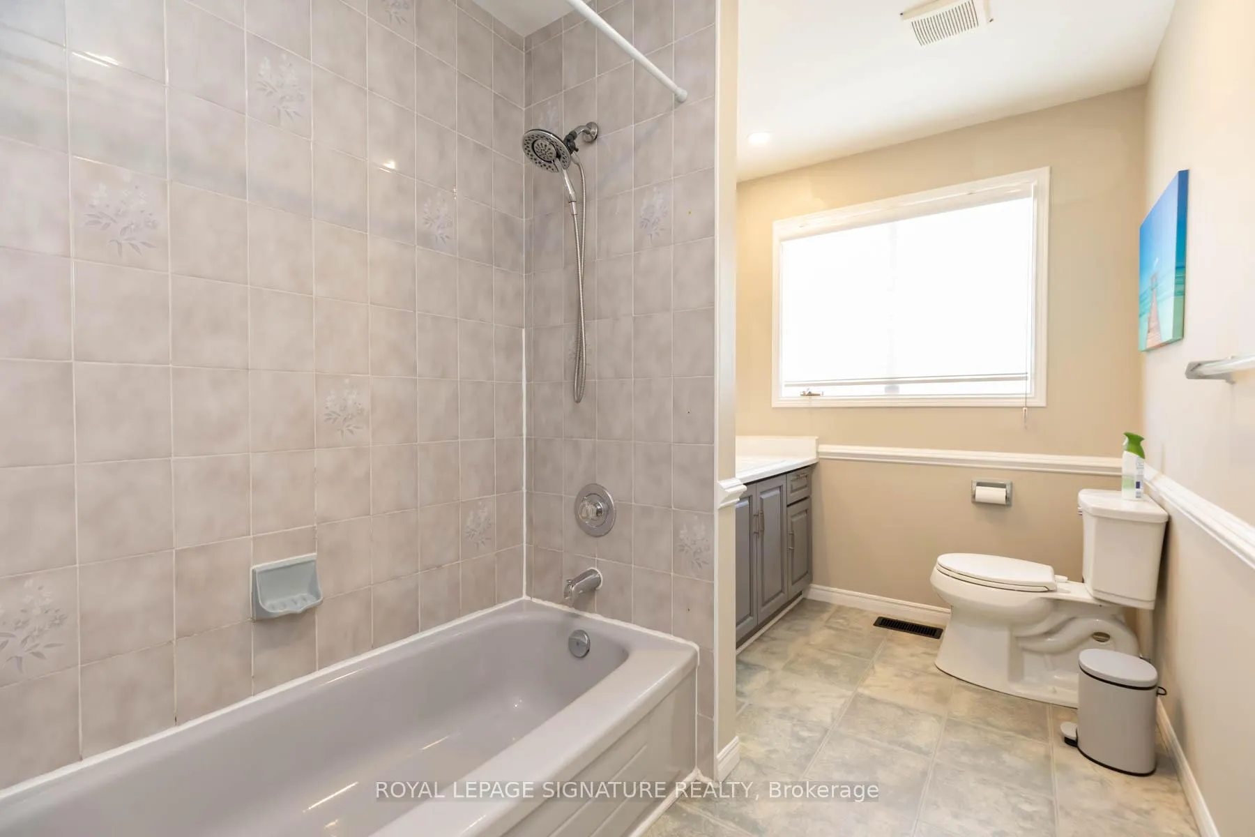 Photo 24 of 34 Kingswood Drive E, Clarington, Courtice — HOMEH