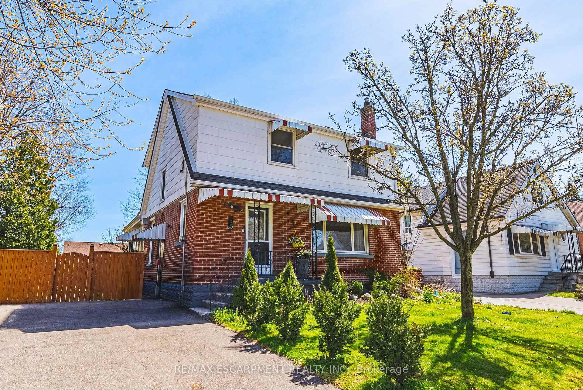 Photo 1 of Unit Main, 5 West 3rd Street, Hamilton, Bonnington — HOMEH