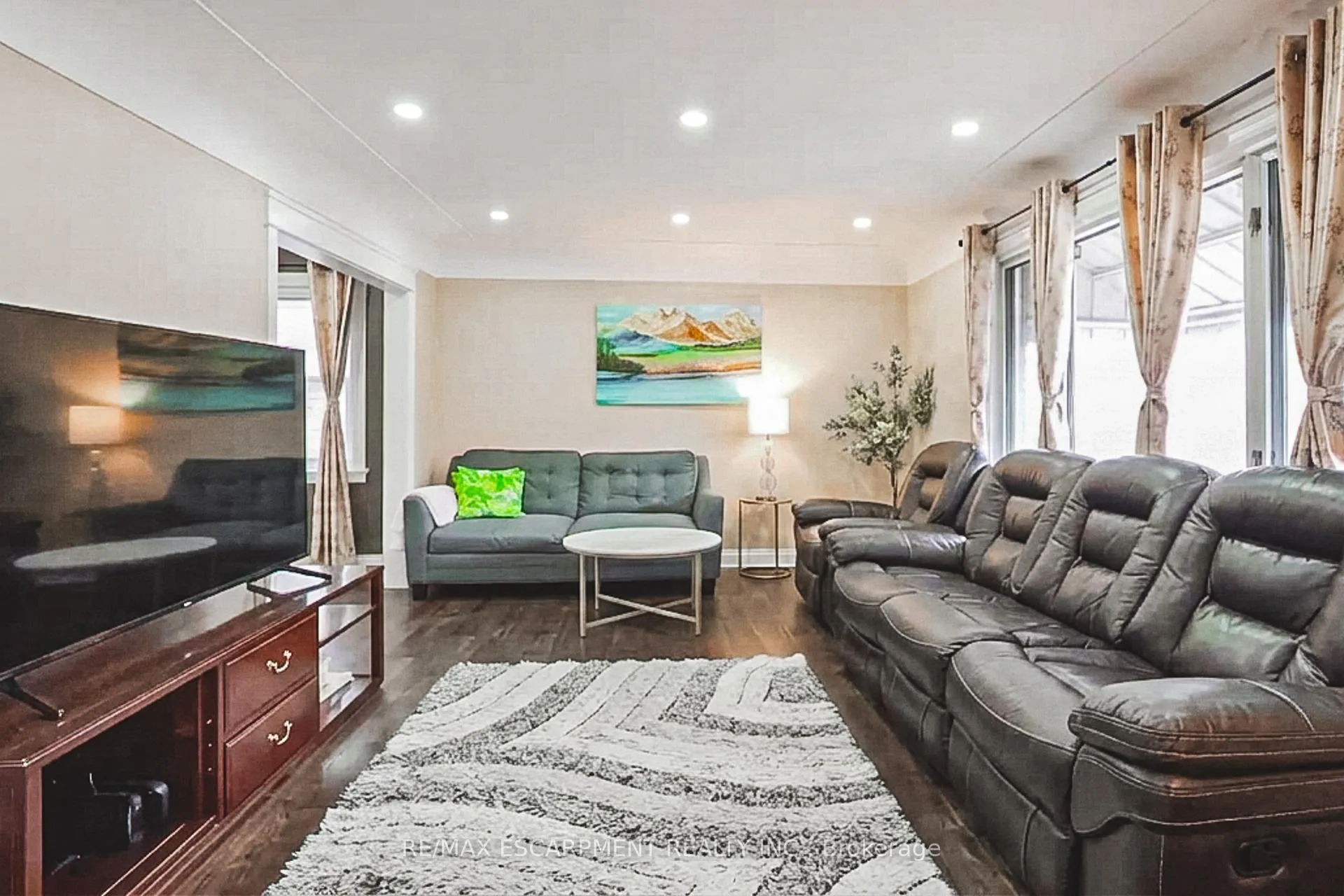 Photo 4 of Unit Main, 5 West 3rd Street, Hamilton, Bonnington — HOMEH