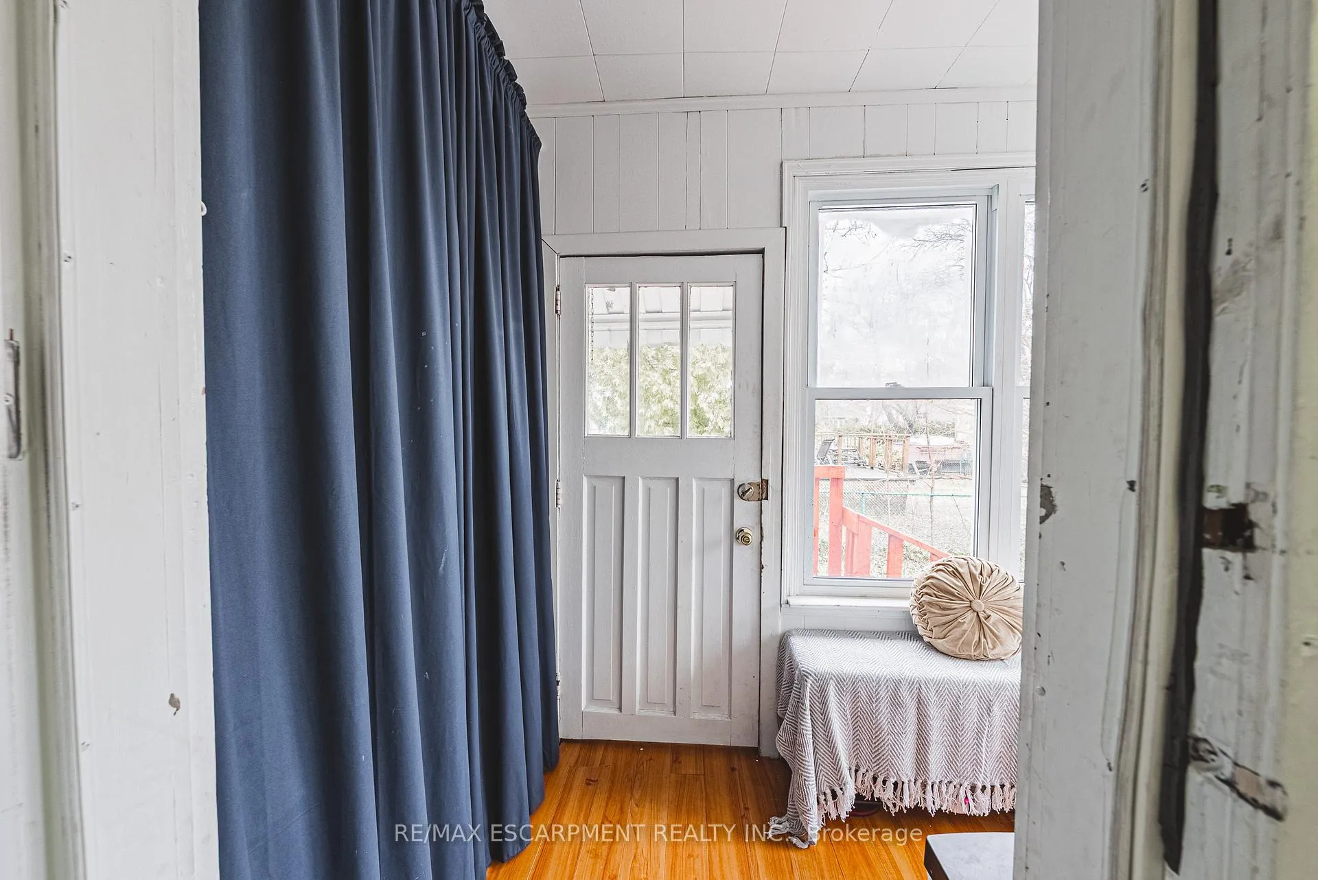 Photo 12 of Unit Main, 5 West 3rd Street, Hamilton, Bonnington — HOMEH