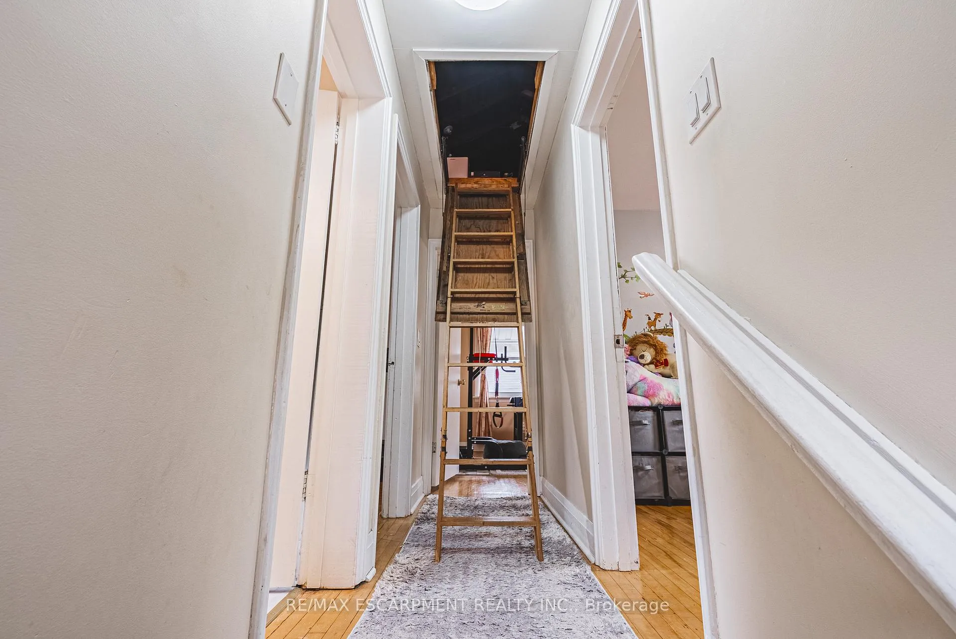 Photo 15 of Unit Main, 5 West 3rd Street, Hamilton, Bonnington — HOMEH