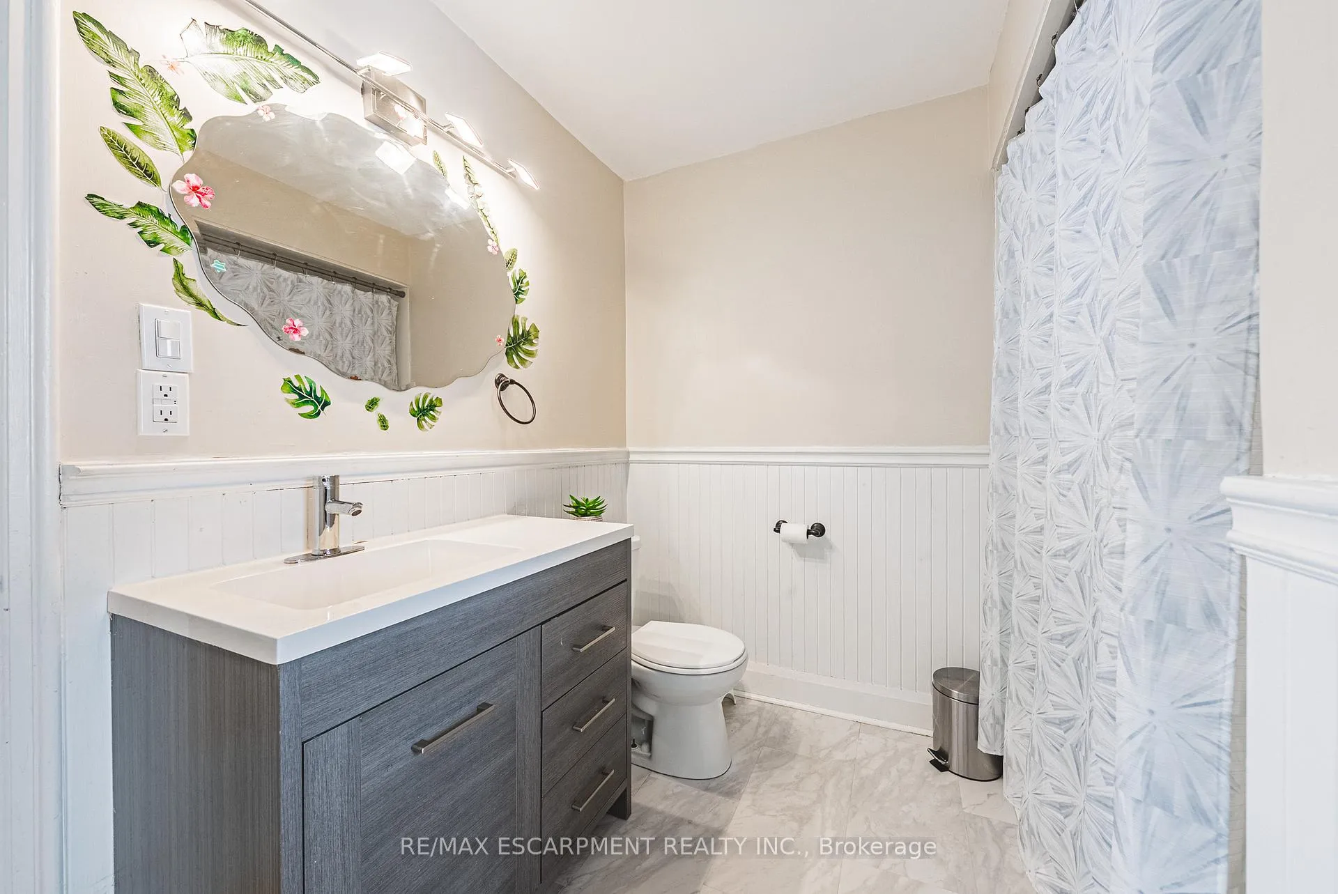 Photo 18 of Unit Main, 5 West 3rd Street, Hamilton, Bonnington — HOMEH