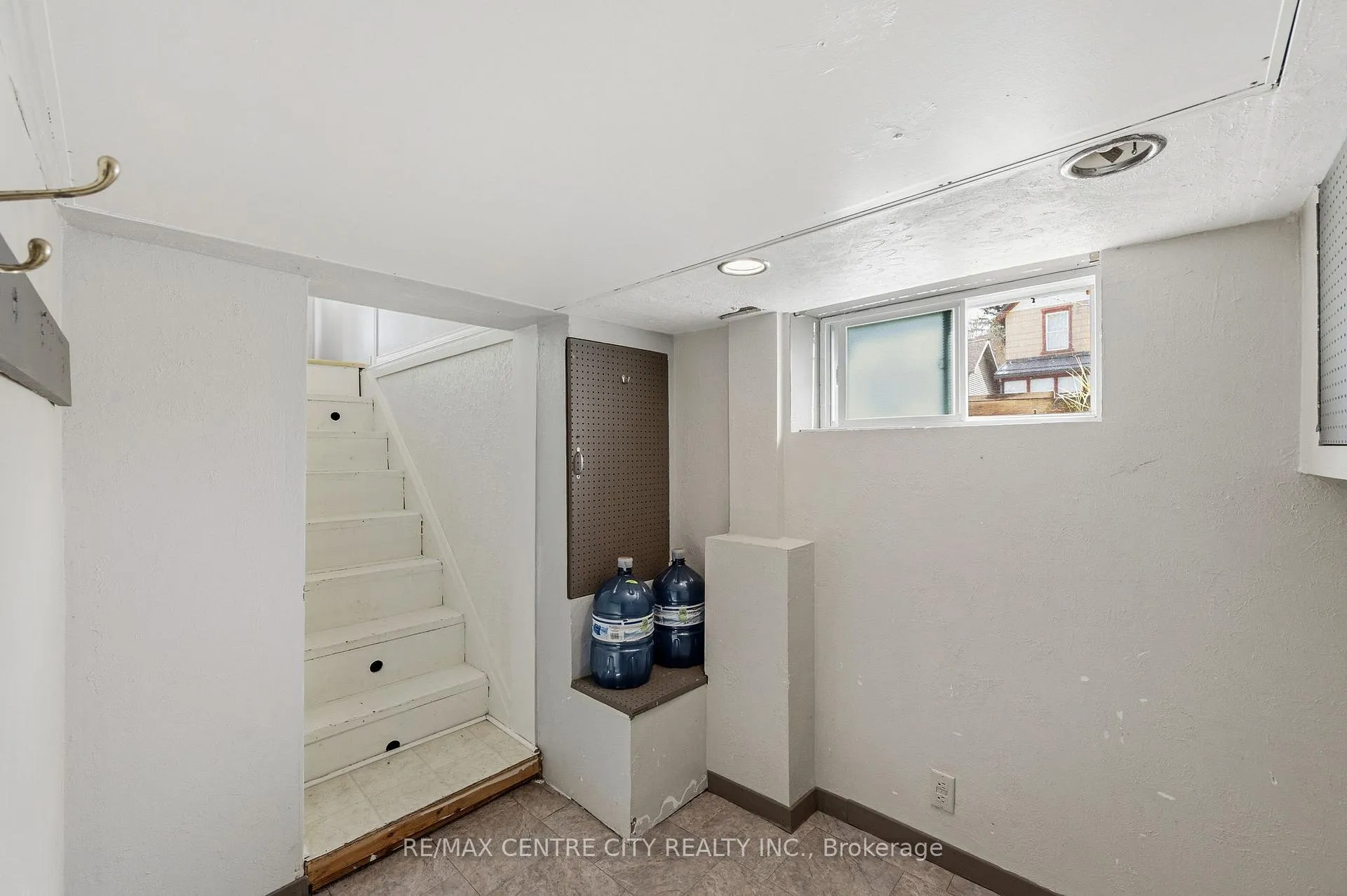 Photo 19 of 23 Malakoff Street, St. Thomas — HOMEH
