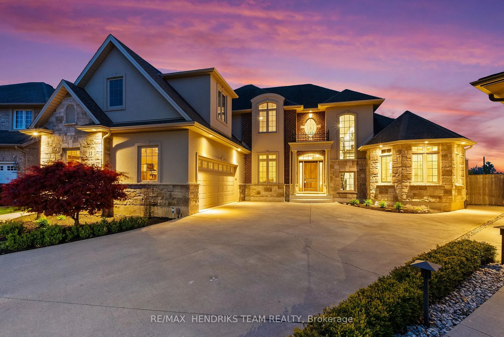 Photo 1 of 13 Mclean Court, St. Catharines, Grapeview — HOMEH