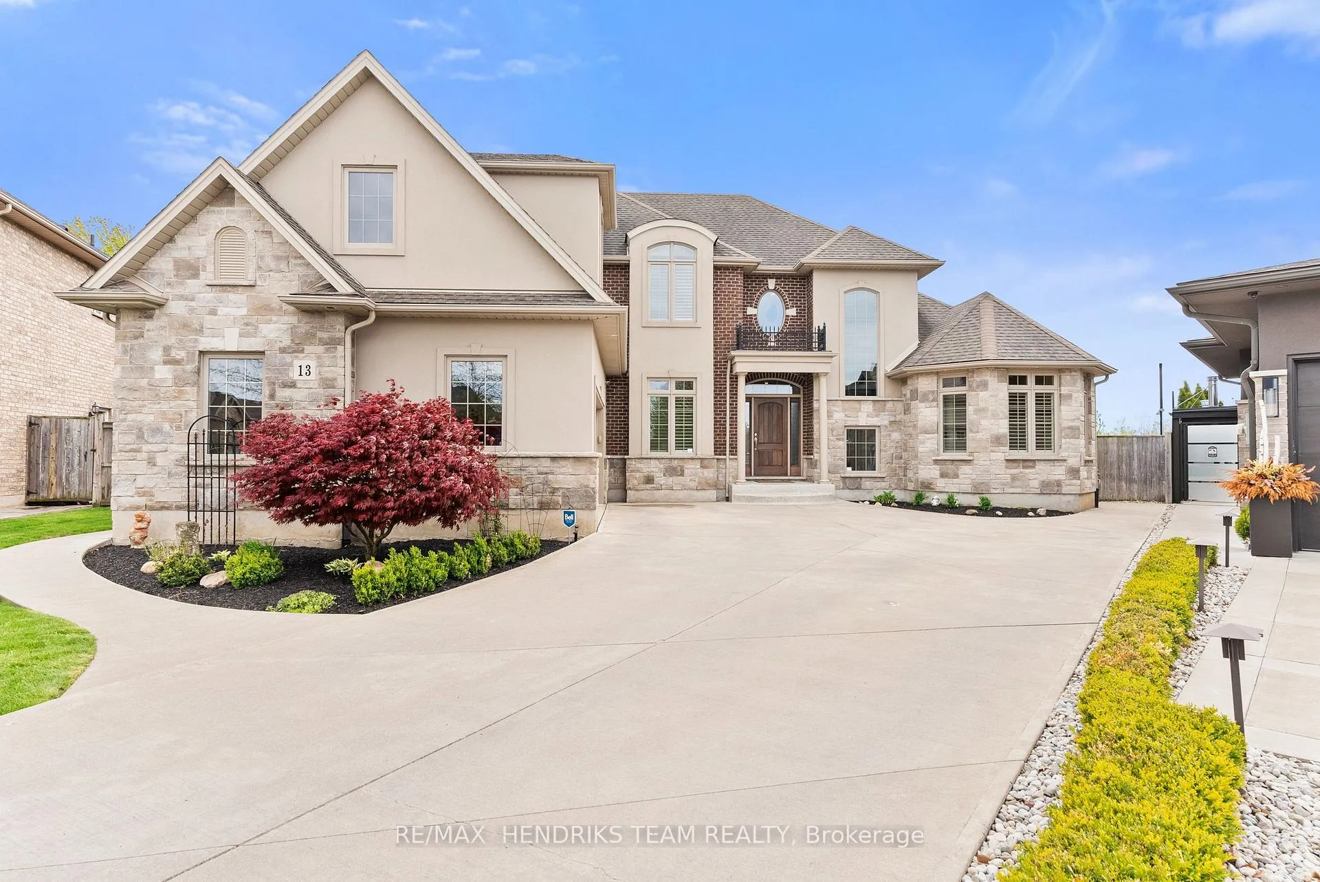 Photo 2 of 13 Mclean Court, St. Catharines, Grapeview — HOMEH