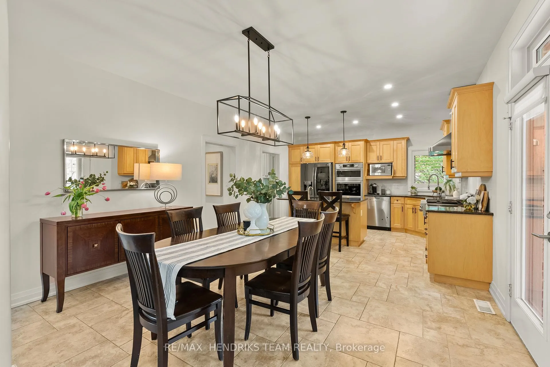Photo 10 of 13 Mclean Court, St. Catharines, Grapeview — HOMEH