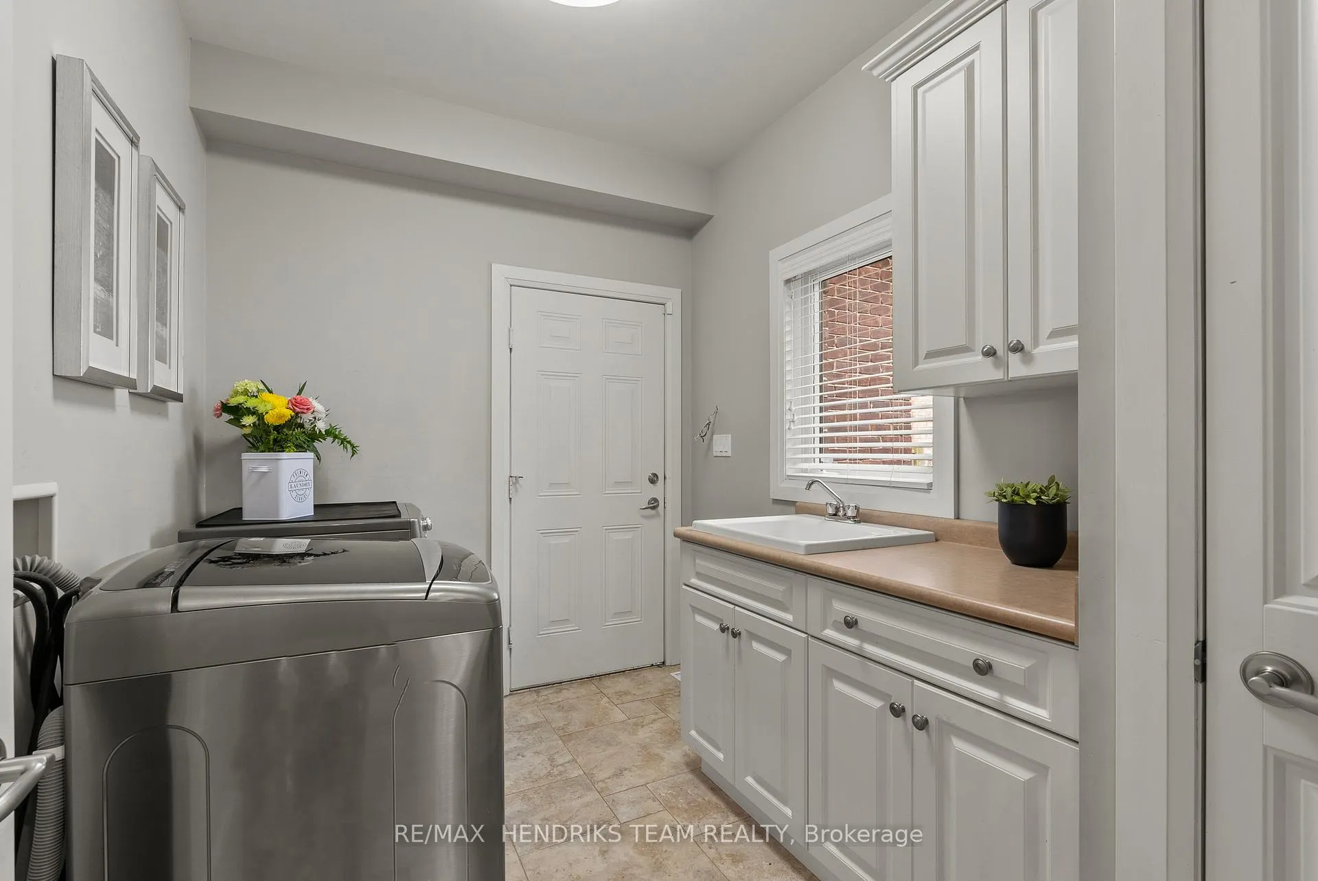 Photo 15 of 13 Mclean Court, St. Catharines, Grapeview — HOMEH