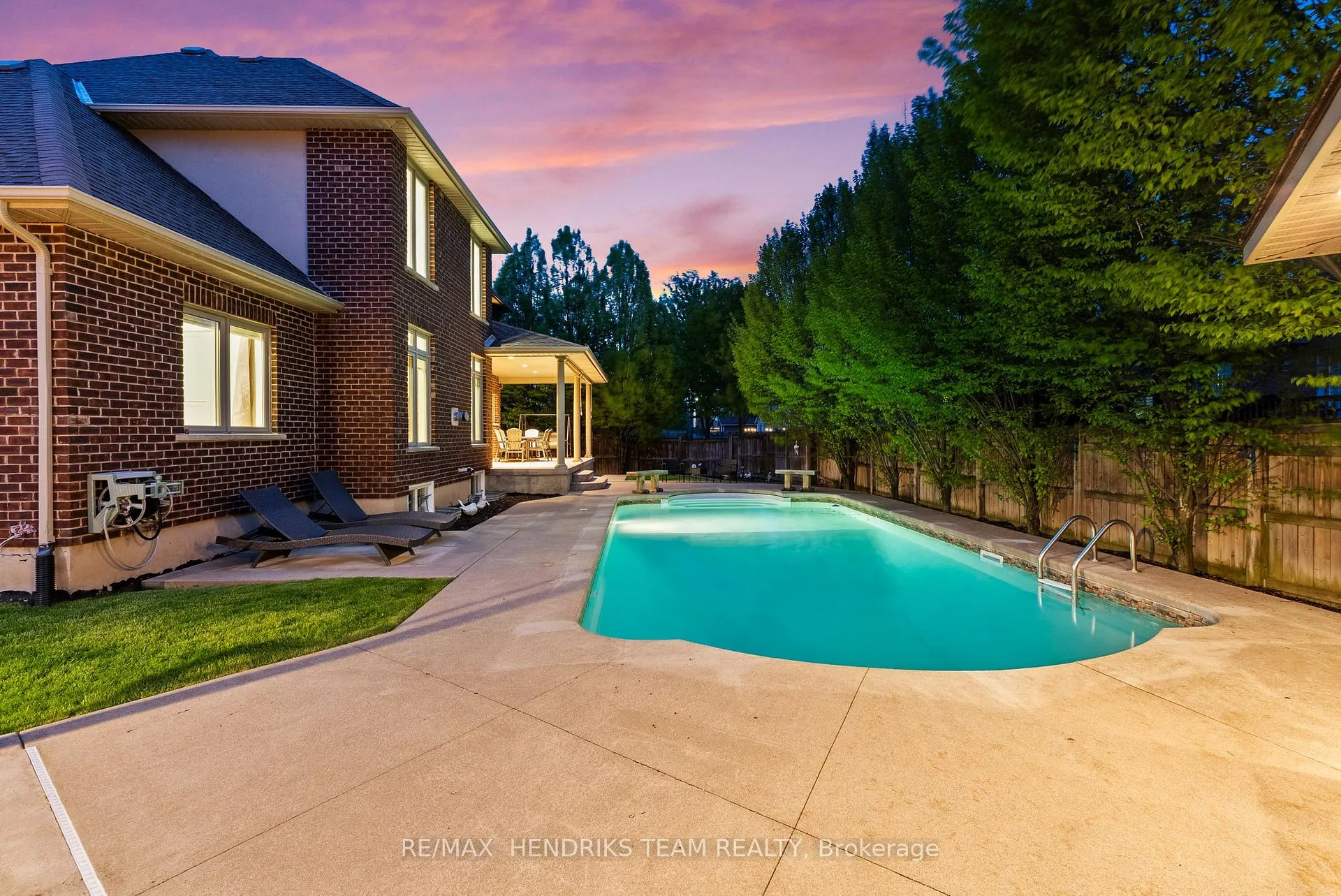 Photo 36 of 13 Mclean Court, St. Catharines, Grapeview — HOMEH