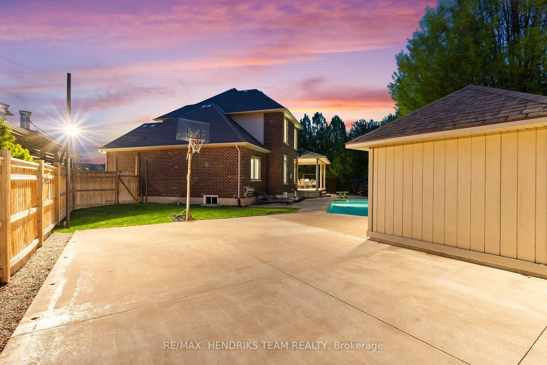 Photo 37 of 13 Mclean Court, St. Catharines, Grapeview — HOMEH