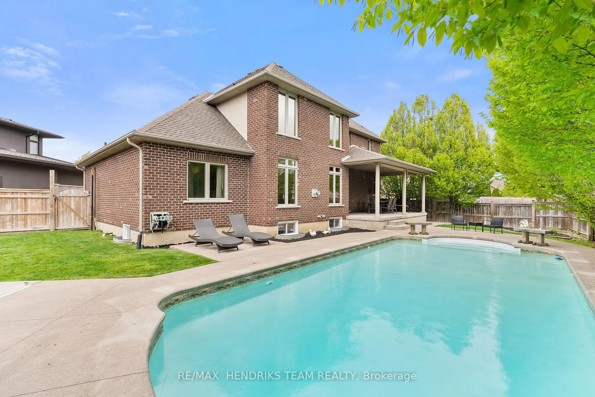 Photo 38 of 13 Mclean Court, St. Catharines, Grapeview — HOMEH