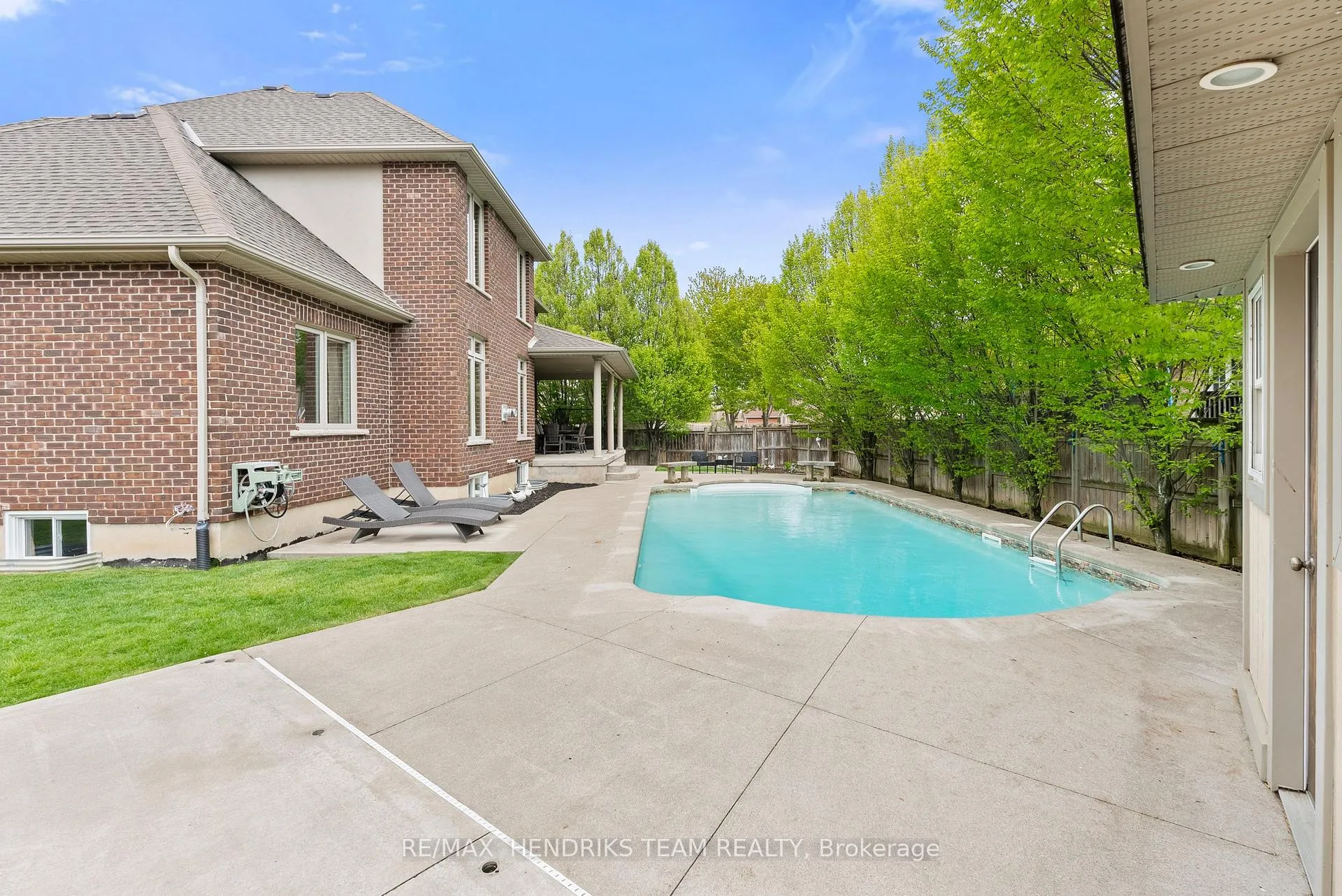 Photo 40 of 13 Mclean Court, St. Catharines, Grapeview — HOMEH