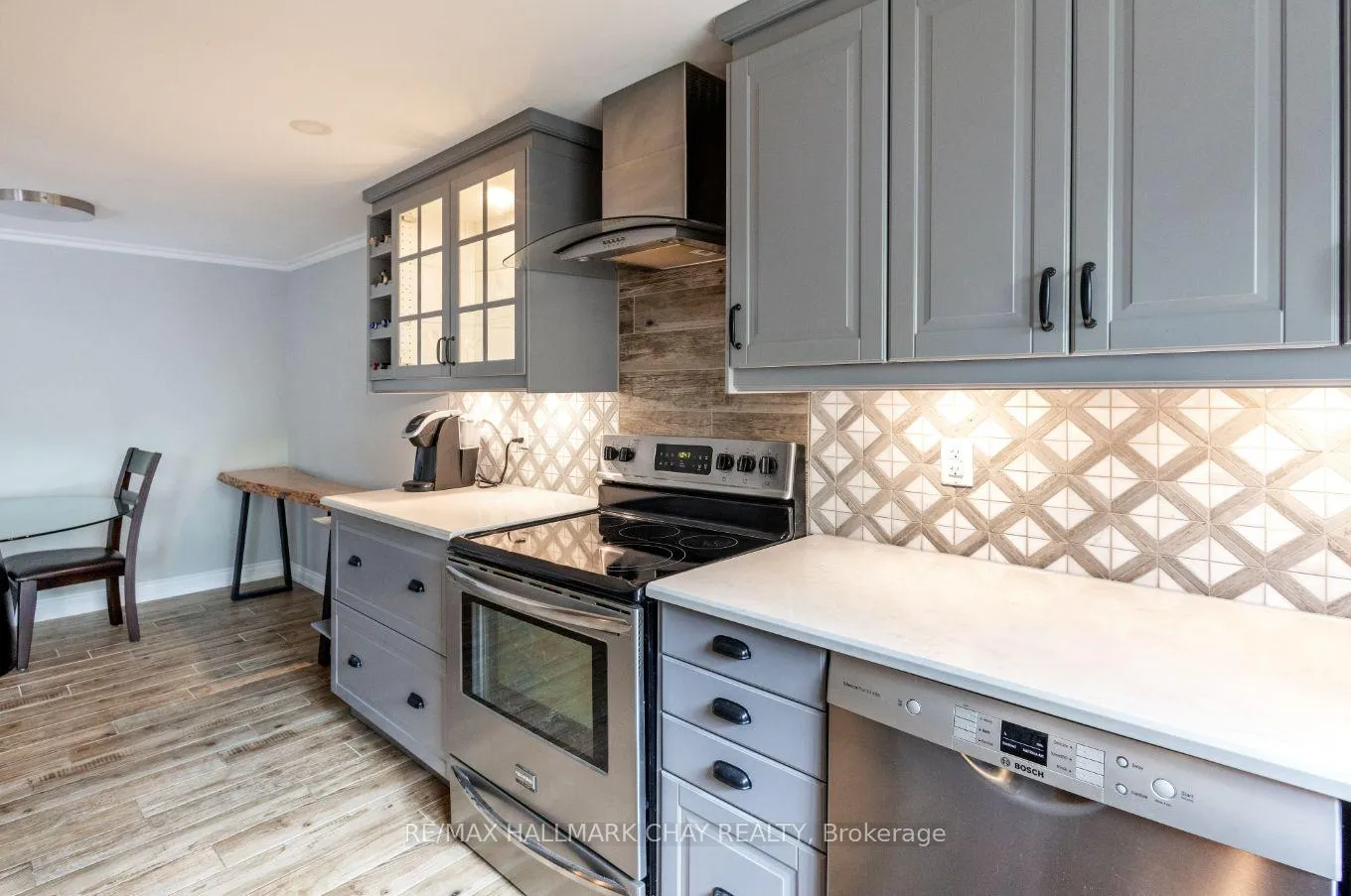 Photo 10 of 11 Quail Crescent, Barrie, Ardagh — HOMEH