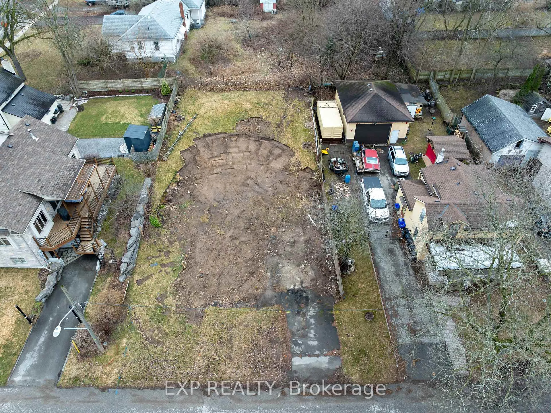 Photo 2 of 6254 Brock Street, Niagara Falls, Stamford — HOMEH
