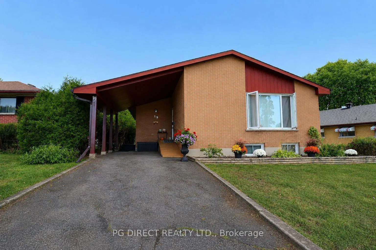 Photo 1 of 19 Manor Drive, Brockville — HOMEH